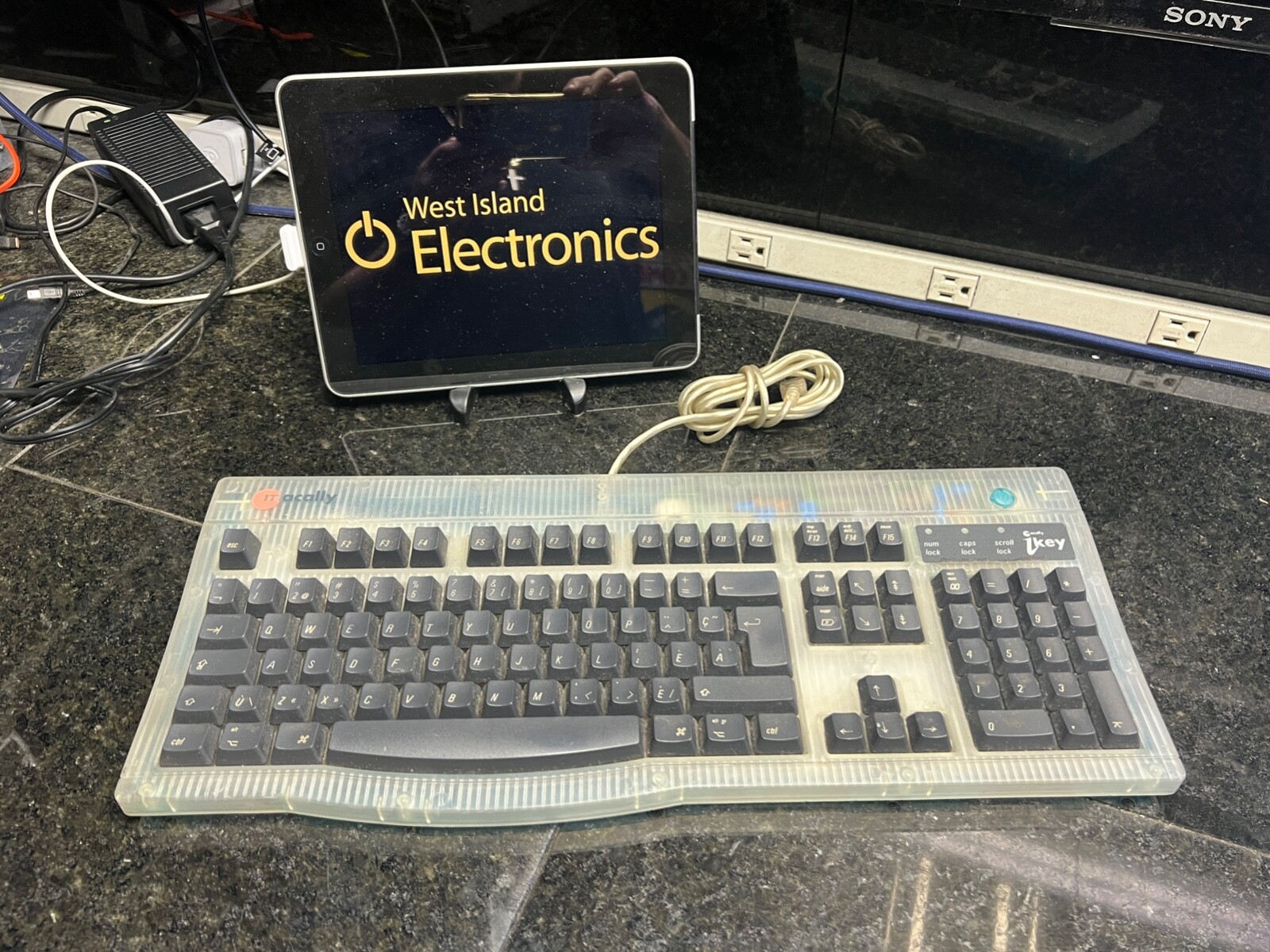 Macally iKey 4 Wired USB Keyboard Macintosh G2 Vintage Clear Blue-FRENCH