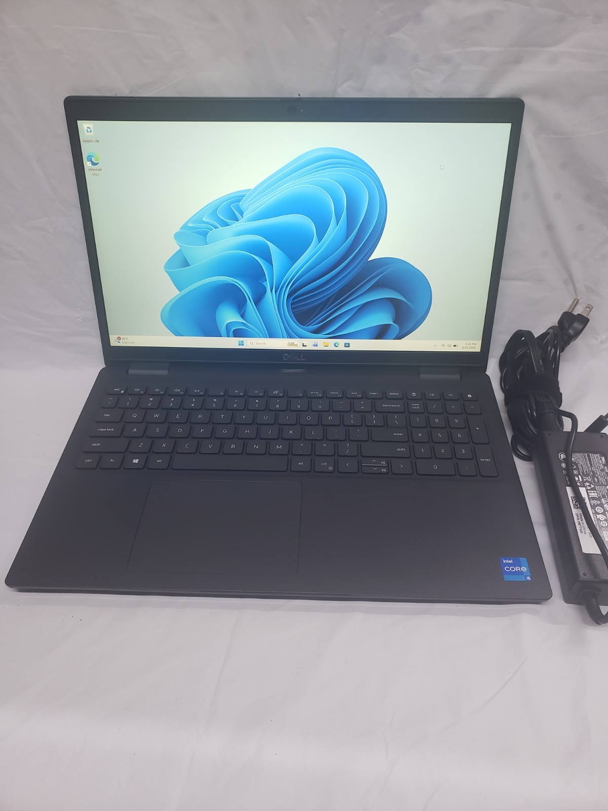 Dell Latitude 3520 15.6" FHD i5 1135G7 2.40 GHz 16Gb Ram 256 GB NVMe Win11 Pro