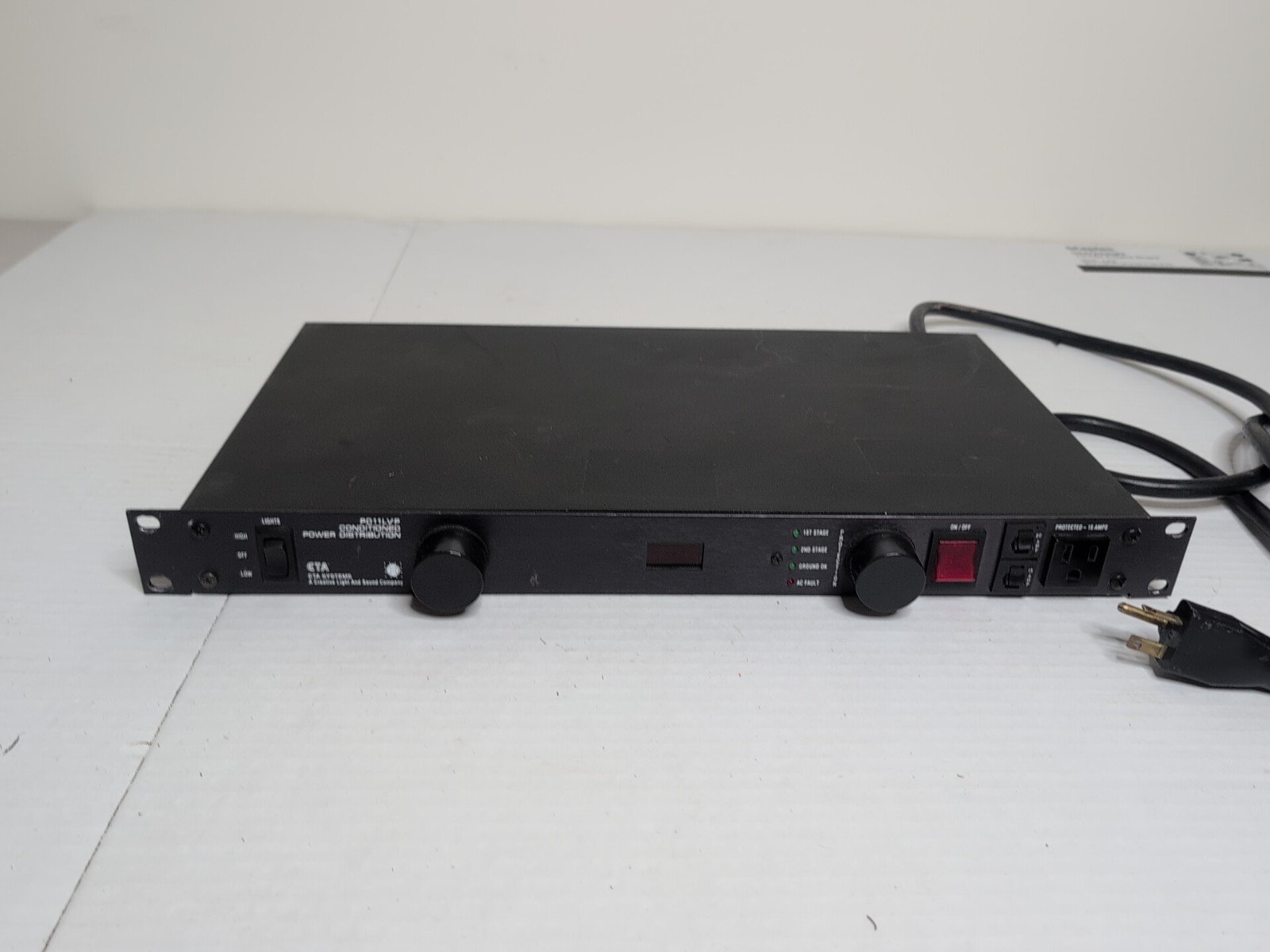 ETA Systems Conditioned Power Distribution  PD11LVP 20 Amp Plug Tested Works