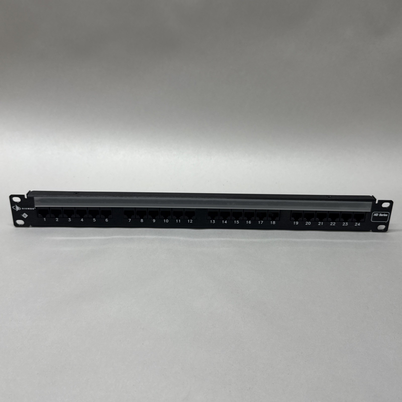 Siemon HD6‑24 24‑Port Flat Cat6 Panel • Universal Wiring, High‑Density, 1U