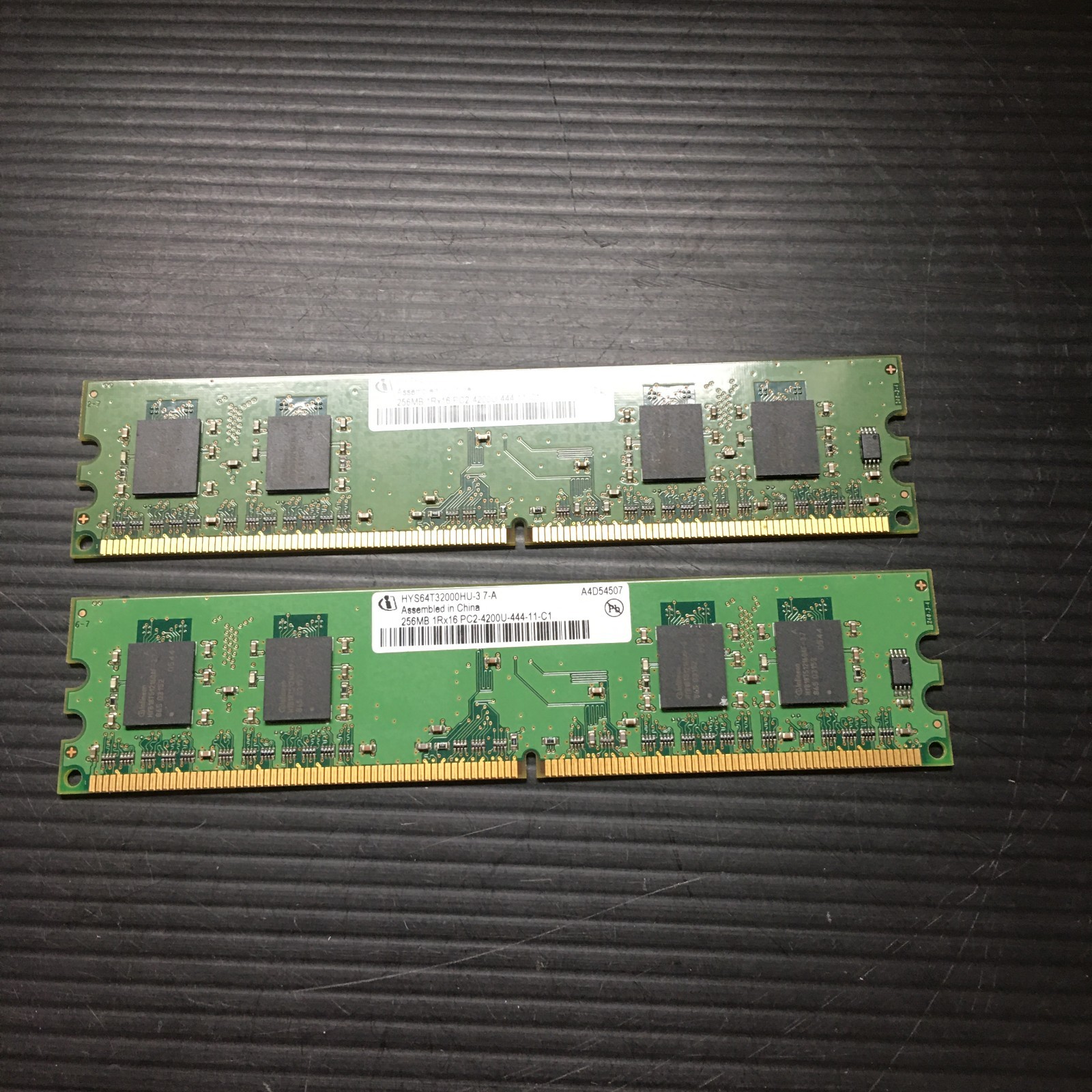 2PCS Infineon HYS64T32000HU-3.7-A 256MB 1Rx16 PC2-4200U-444-11-C1 PC Memory