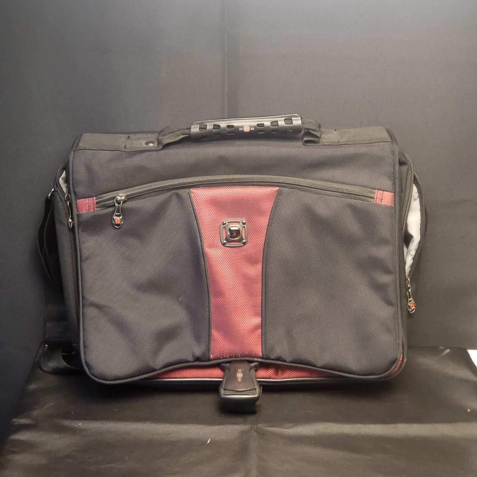 Swissgear By Wenger Black & Red Laptop Messenger Bag With Multiple Compartments