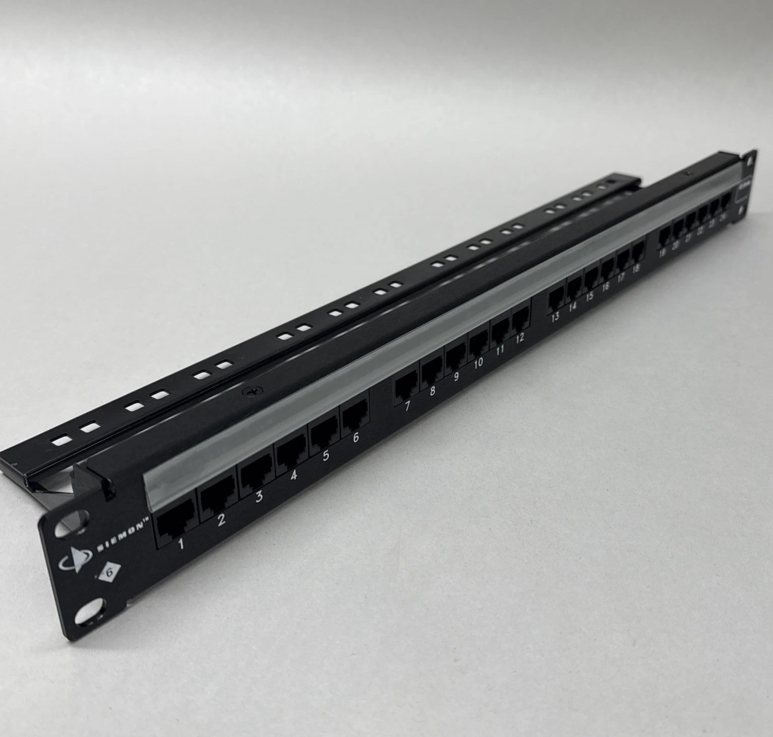 Siemon HD6‑24 High‑Density 24‑Port Flat Cat6 Panel • 1U Rack, Punchdown Cat6