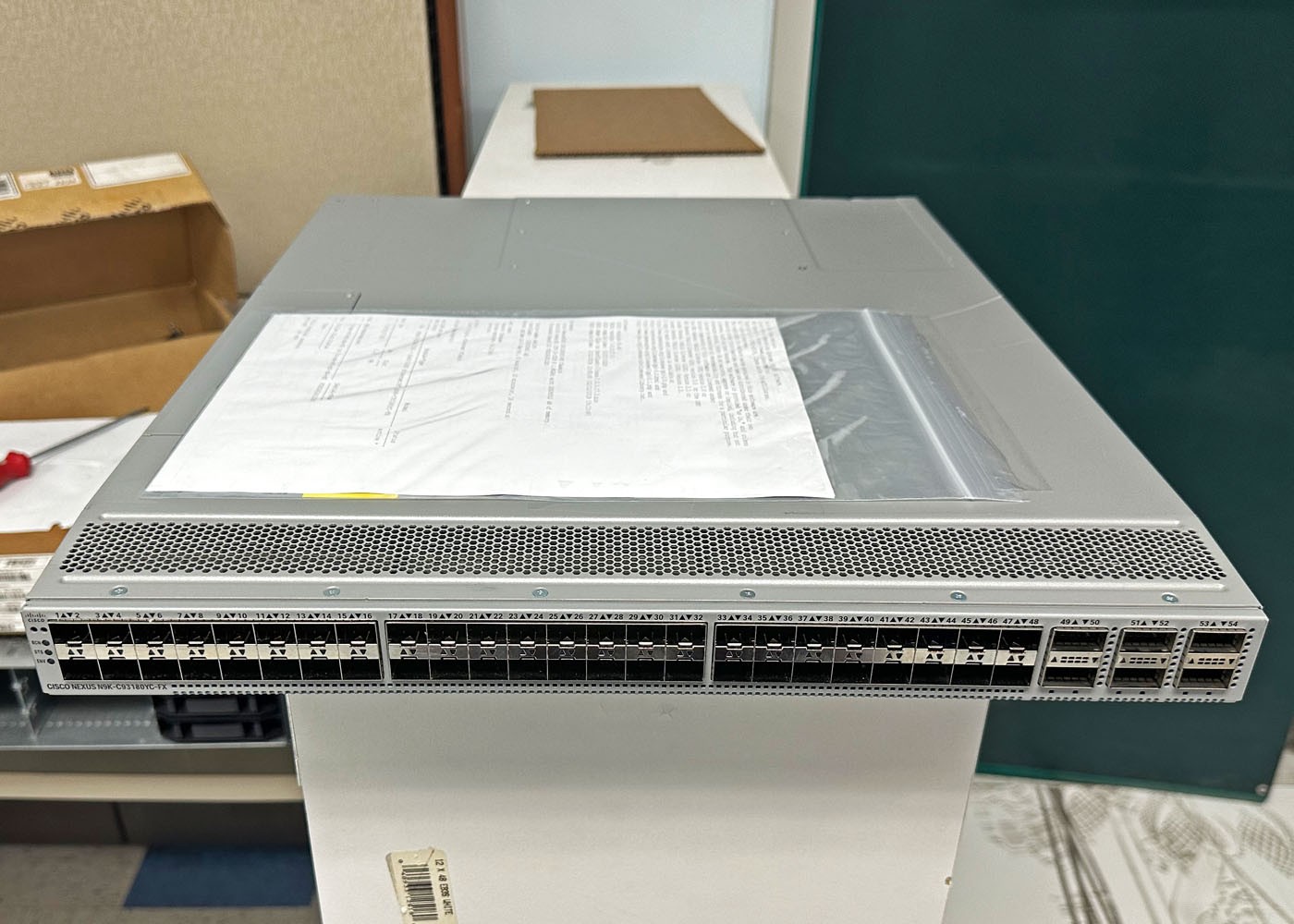 Cisco N9K-C93180YC-FX 48p 1/10G/25G SFP, 6p 40G/100G QSFP28