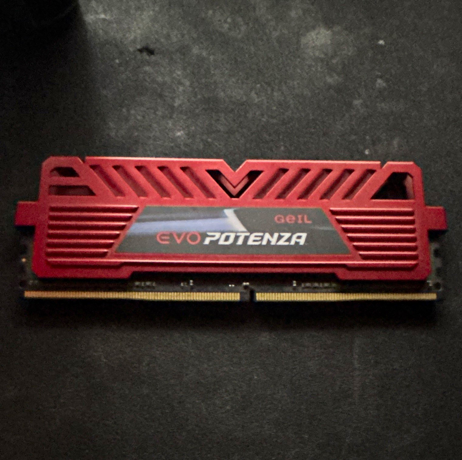 GeIL EVO POTENZA 8GB DDR4-2400 PC4-19200 288-Pin DIMM RAM 1x8GB