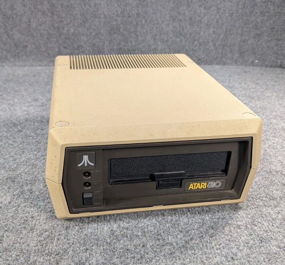 Atari 810 FLOPPY DISK DRIVE