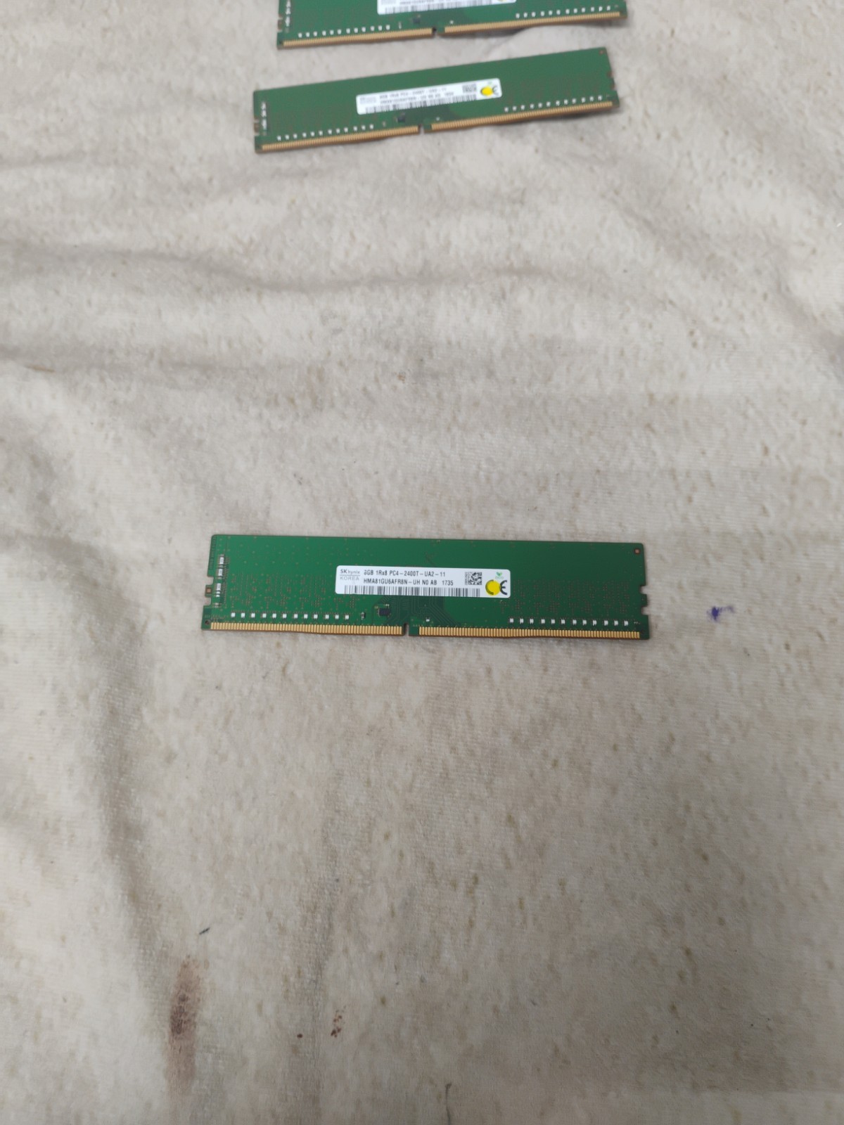 SkHynix 8gb, PC4-2400T-UA2-11, HMA82GU6AFR8N-UH NO AC