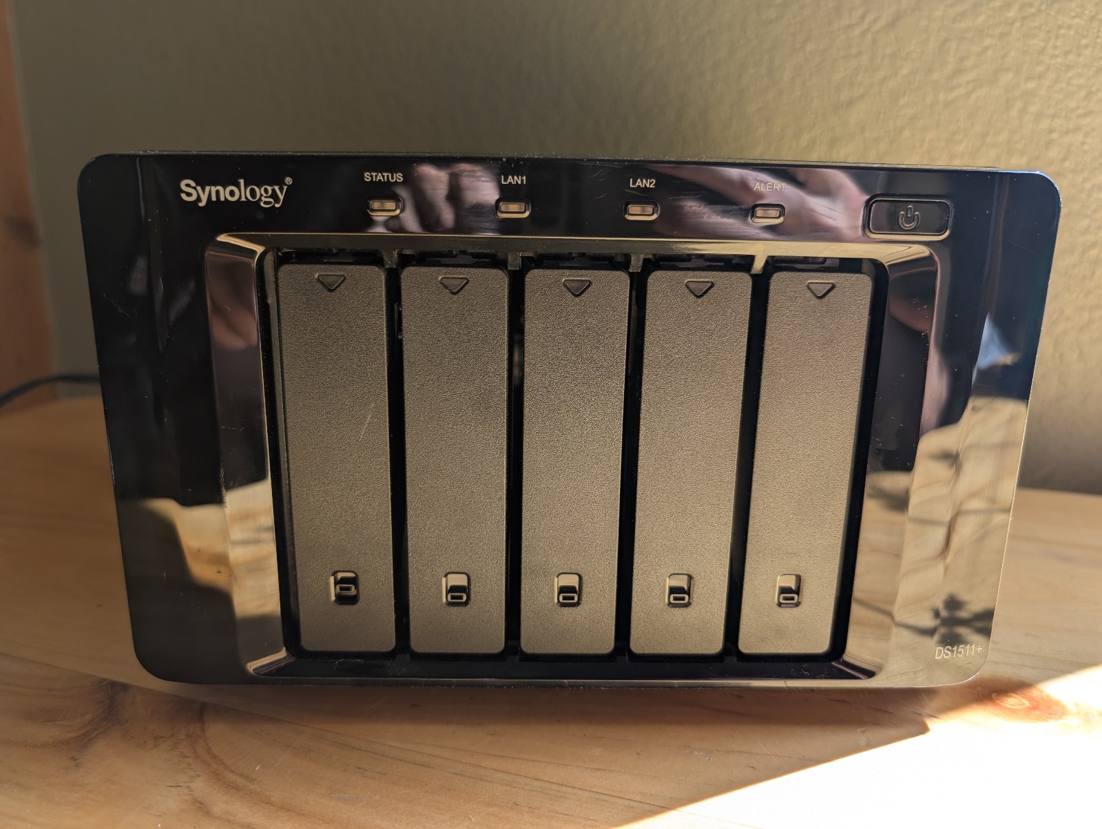 Synology DS1511+ DiskStation 5 Bay NAS including (5x) 3TB SATA HDDs - 15TB