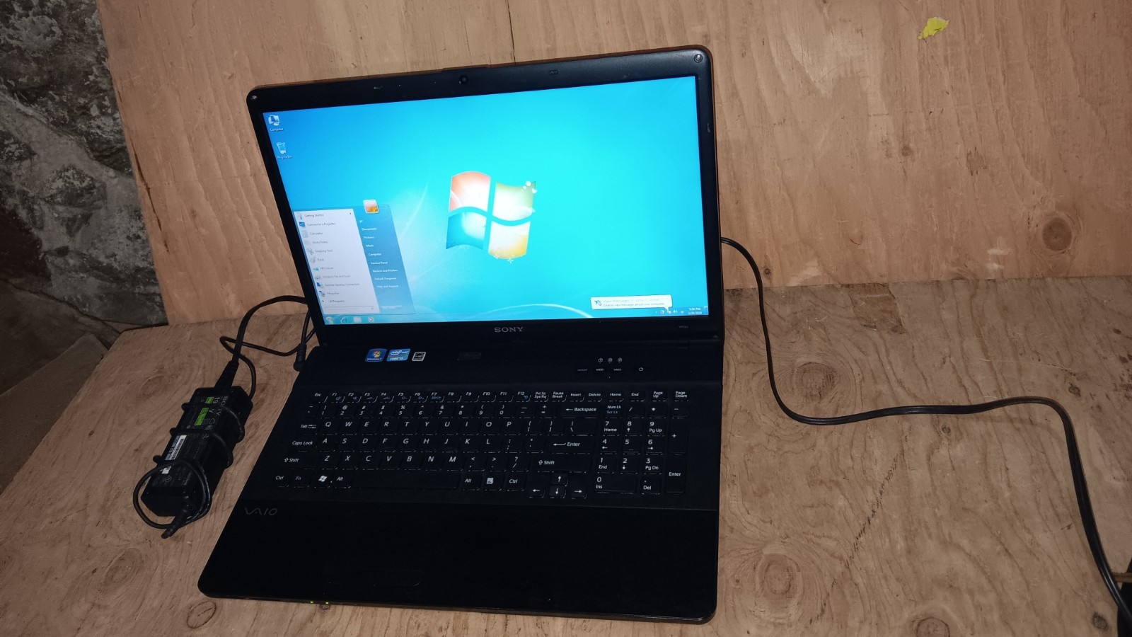 Sony Vaio VPCEJ Laptop Core i3-@2.10 GHz 8 GB Ram 128 GB SSD 17.3" LCD Win 7 pro