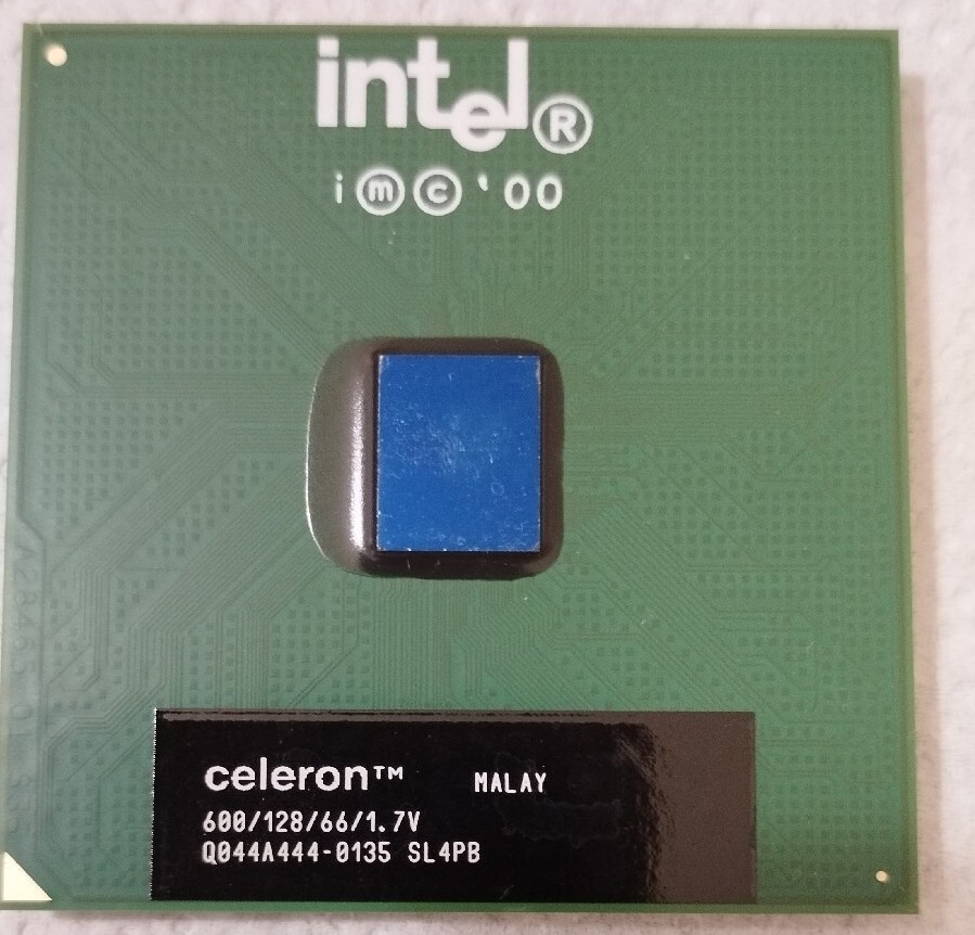 Intel Celeron 600MHz / 128 / 66 / 1.7V SL4PB Socket Processor 370 Coppermine 