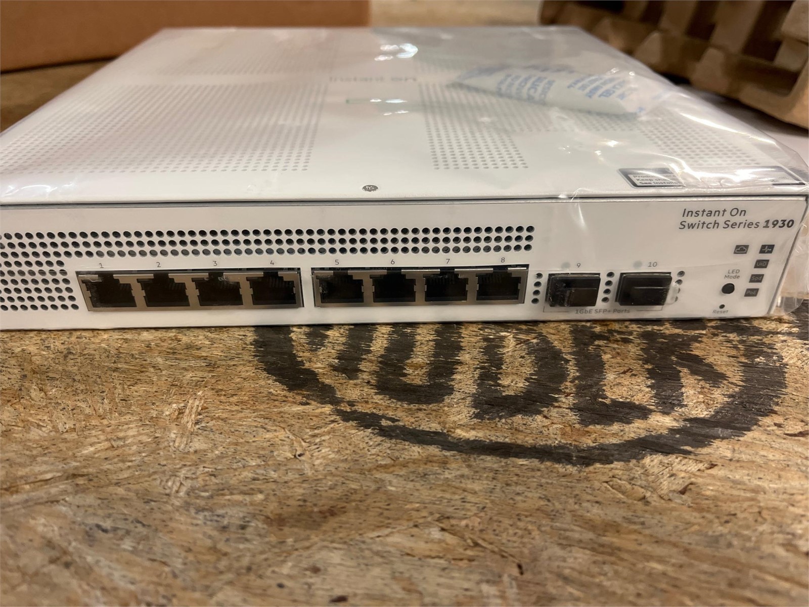 HPE Aruba Instant On 1930 JL681A 8-Port PoE+ 124W Managed Switch Open Box