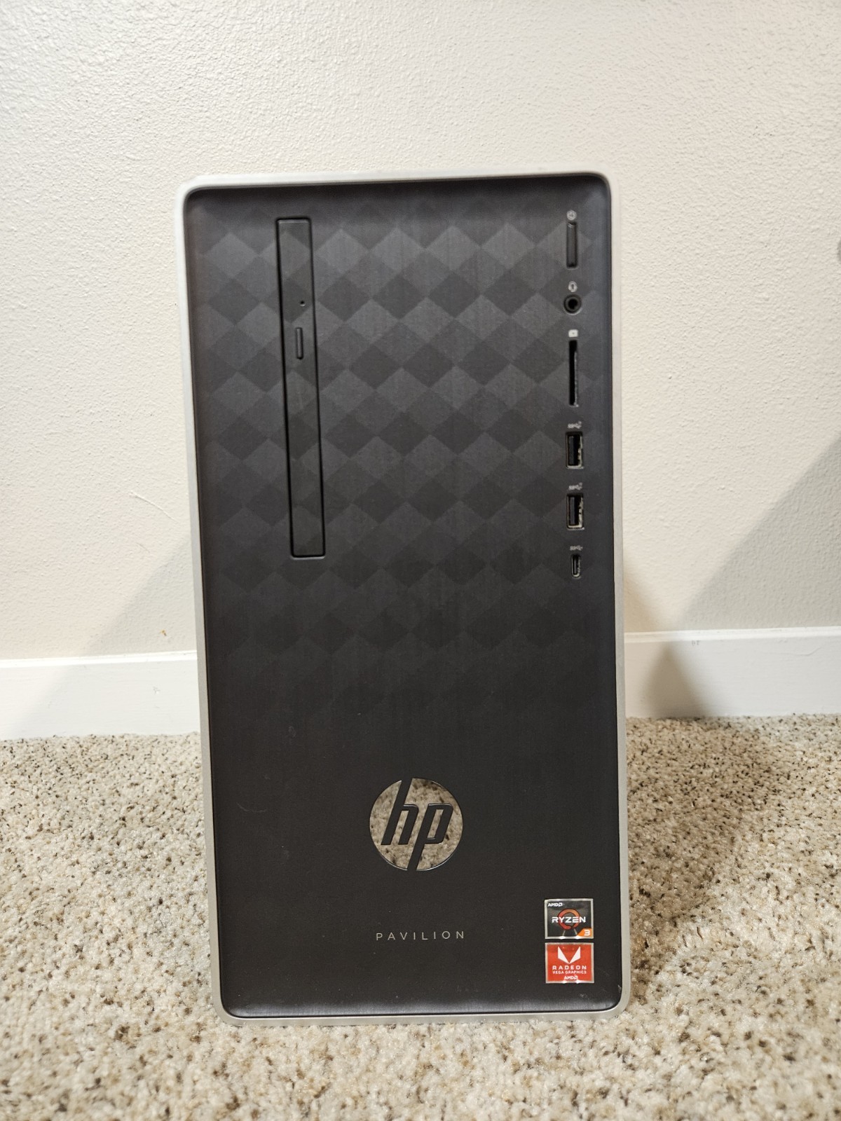 HP Pavilion 590-p0024 Desktop PC AMD Ryzen 3 2200G 3.5GHz, 8GB RAM, 1TB HDD W10H