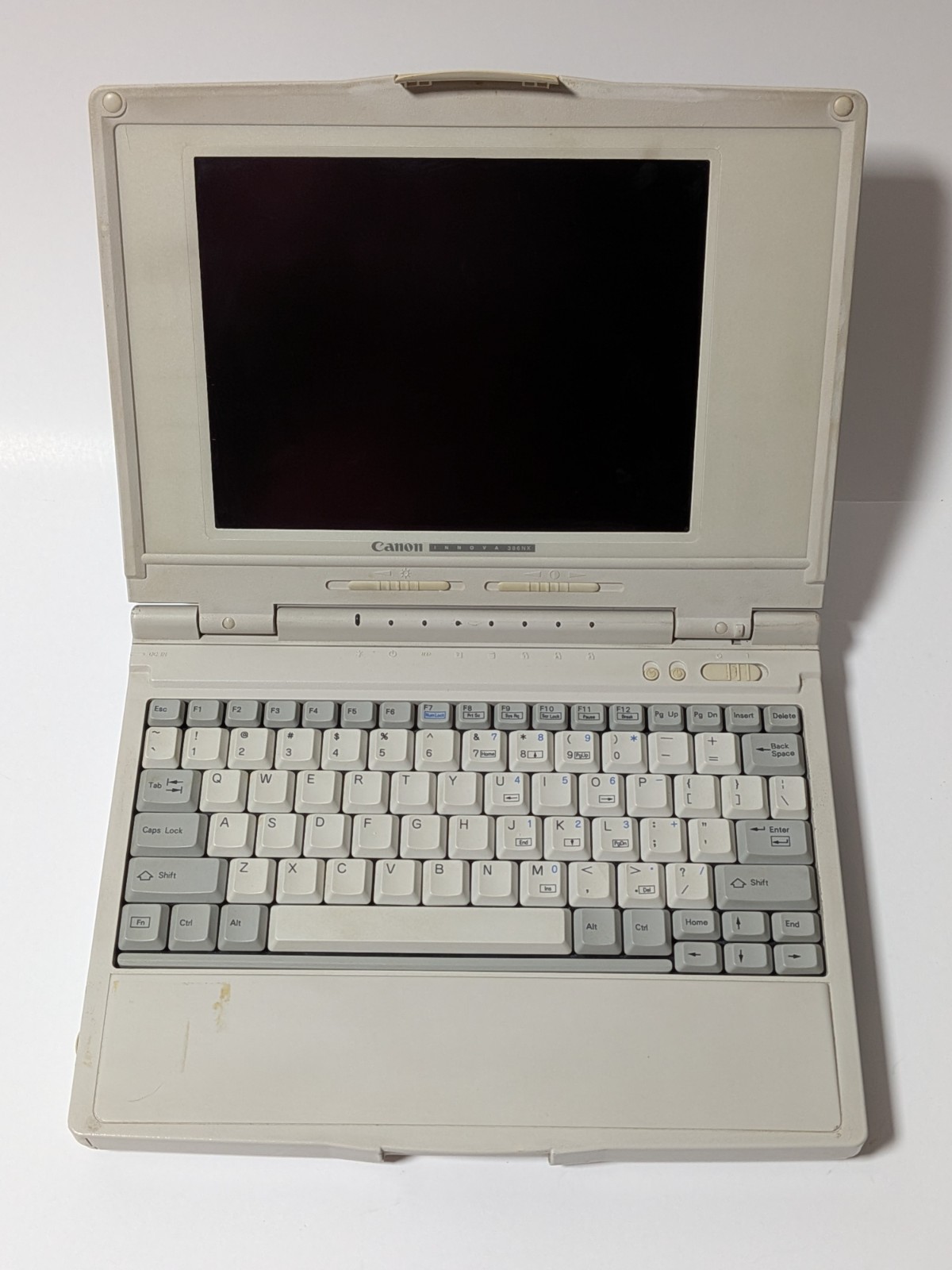 Canon Innova 386NX Vintage 386 Laptop Computer US2-3501 1993 Untested