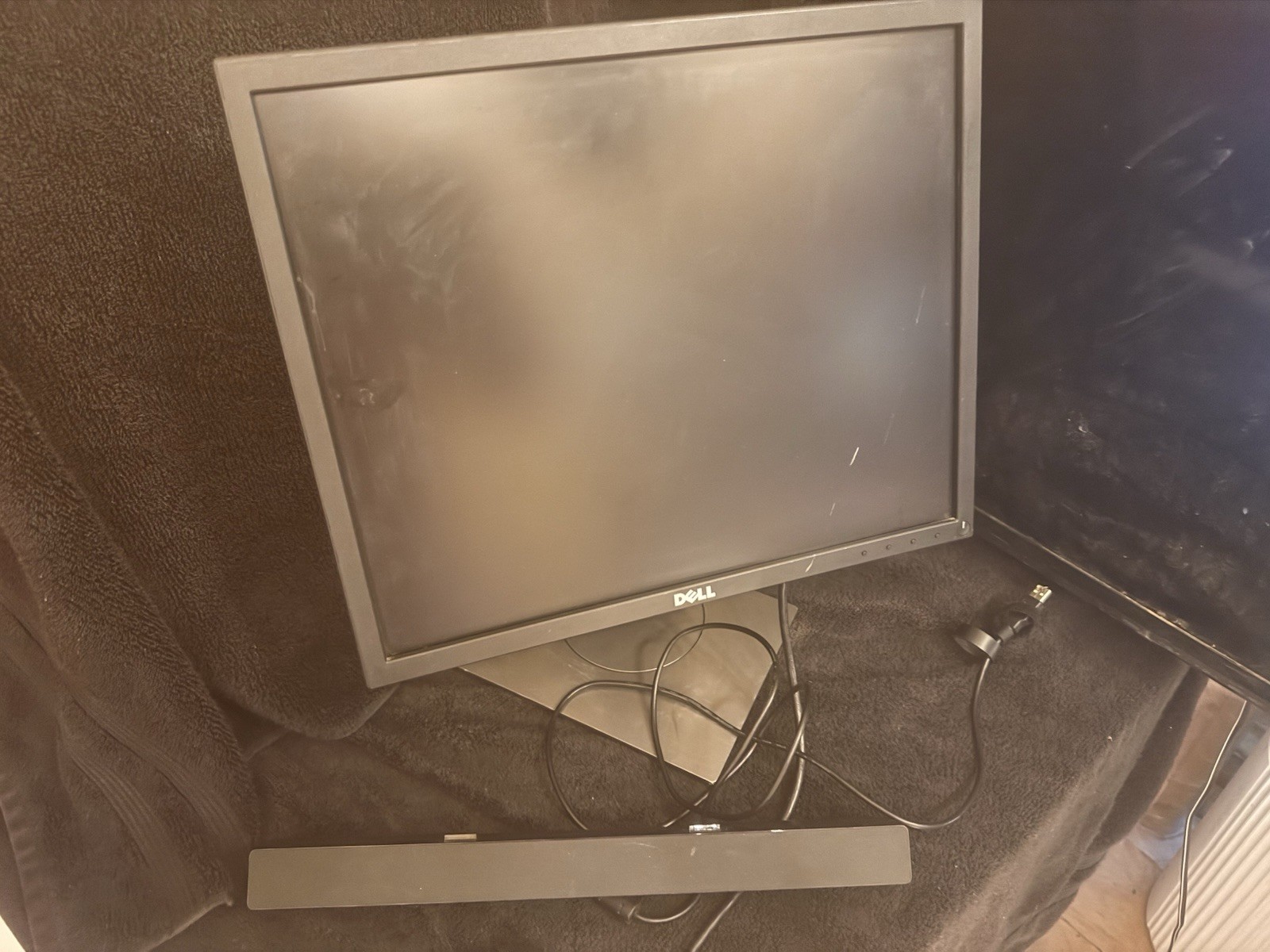 Dell P1917S 19" LCD Monitor 1280x1024 60Hz with dell soundbar