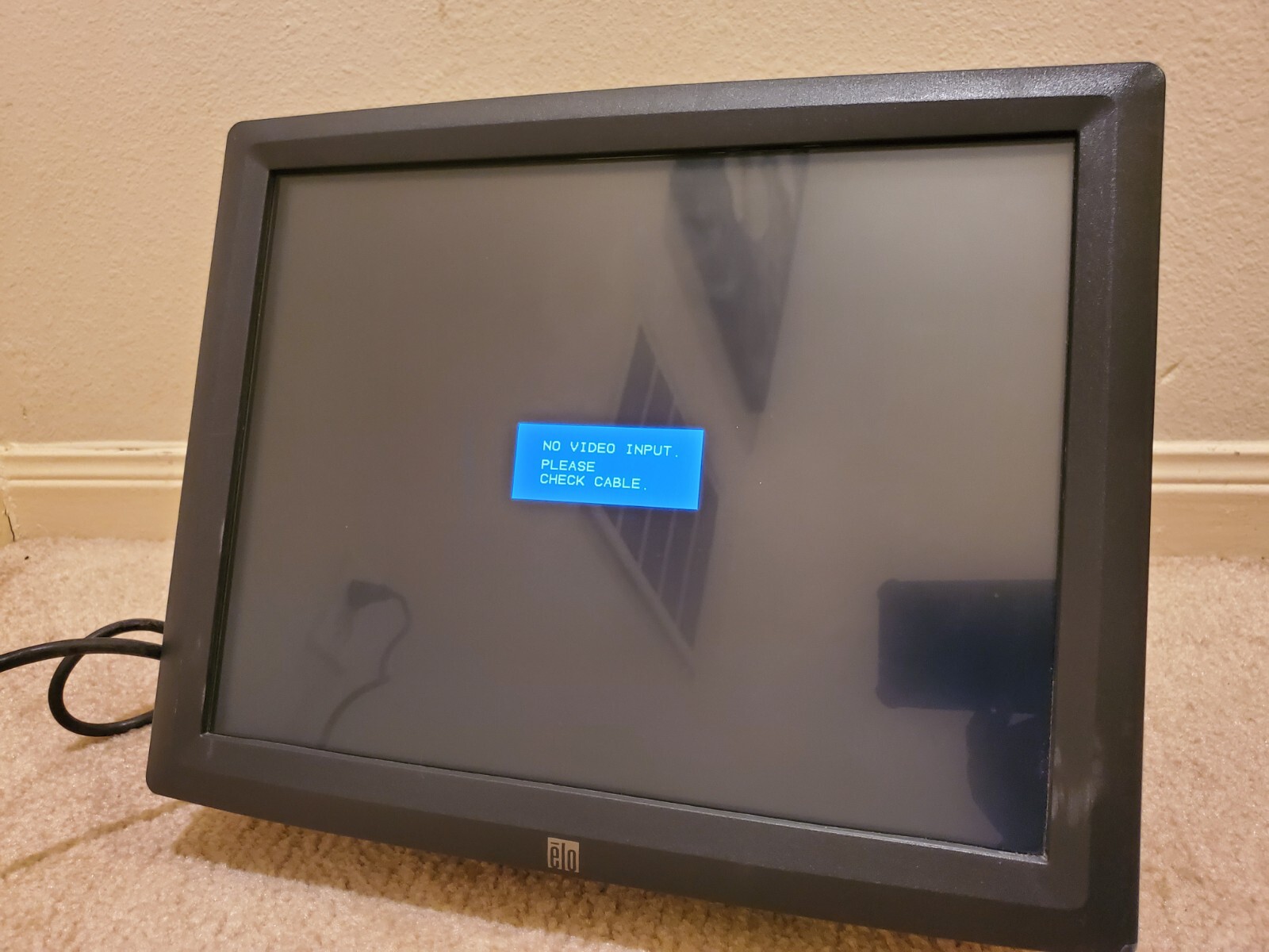 ELO ET1529L-8UWA-1-GY-G  15" Touchscreen Monitor.  ET1522L-8UWB-1-GY-G. 