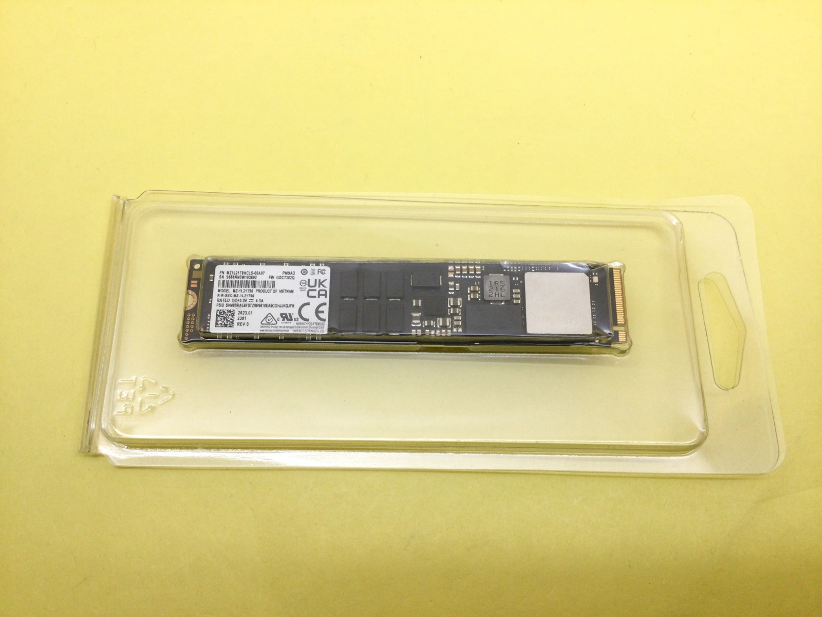 Samsung PM9A3 1.92TB NVMe PCIe 4.0x4 M.2 22110 SSD MZ-1L21T90 New