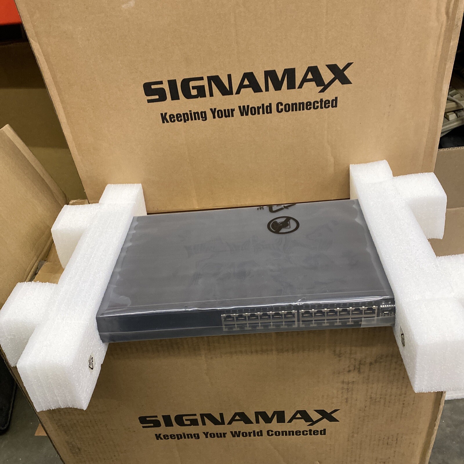 Signamax SC30020 C-300 24 Port Gigabit PoE+ Full Power Managed Ethernet Switch