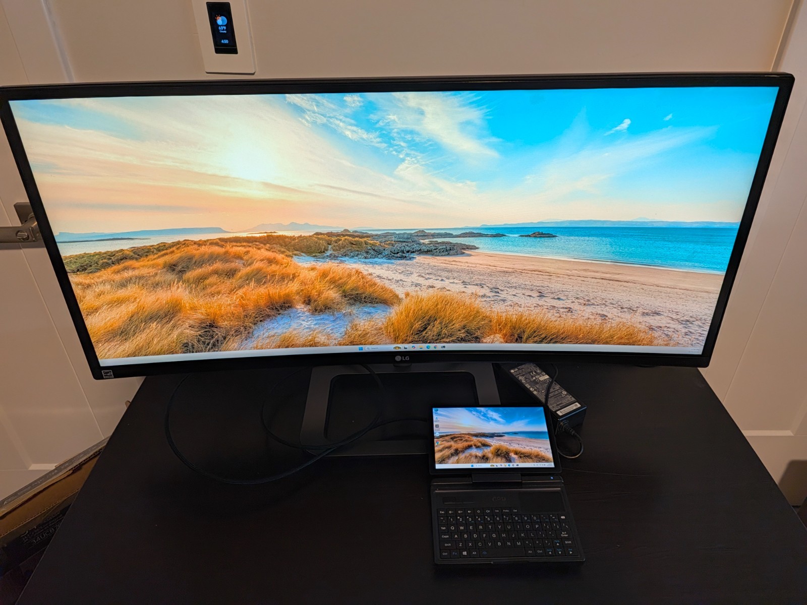 LG 34UC87C-B 34" Curved UltraWide IPS 3440x1440 Monitor + Webcam