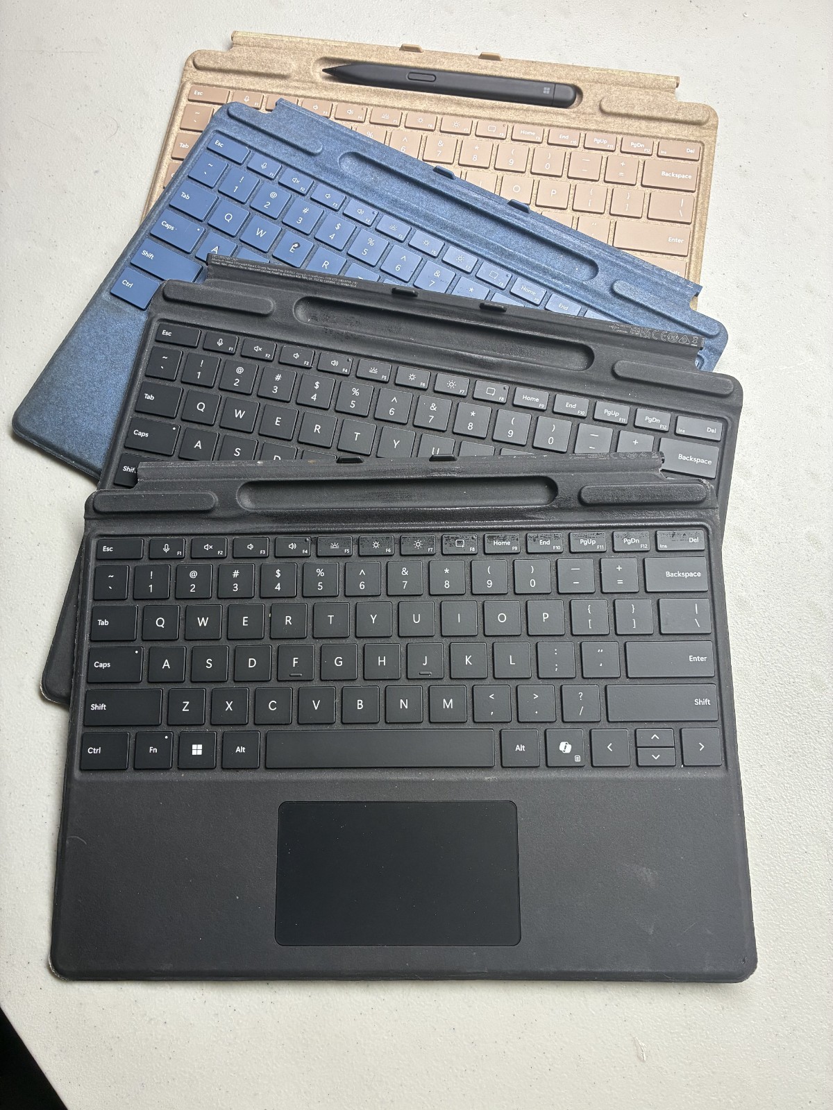 lot of 5 item Original Microsoft Surface 1 x Pen Stylus 4 x KEYBOARDS Read ISSUE