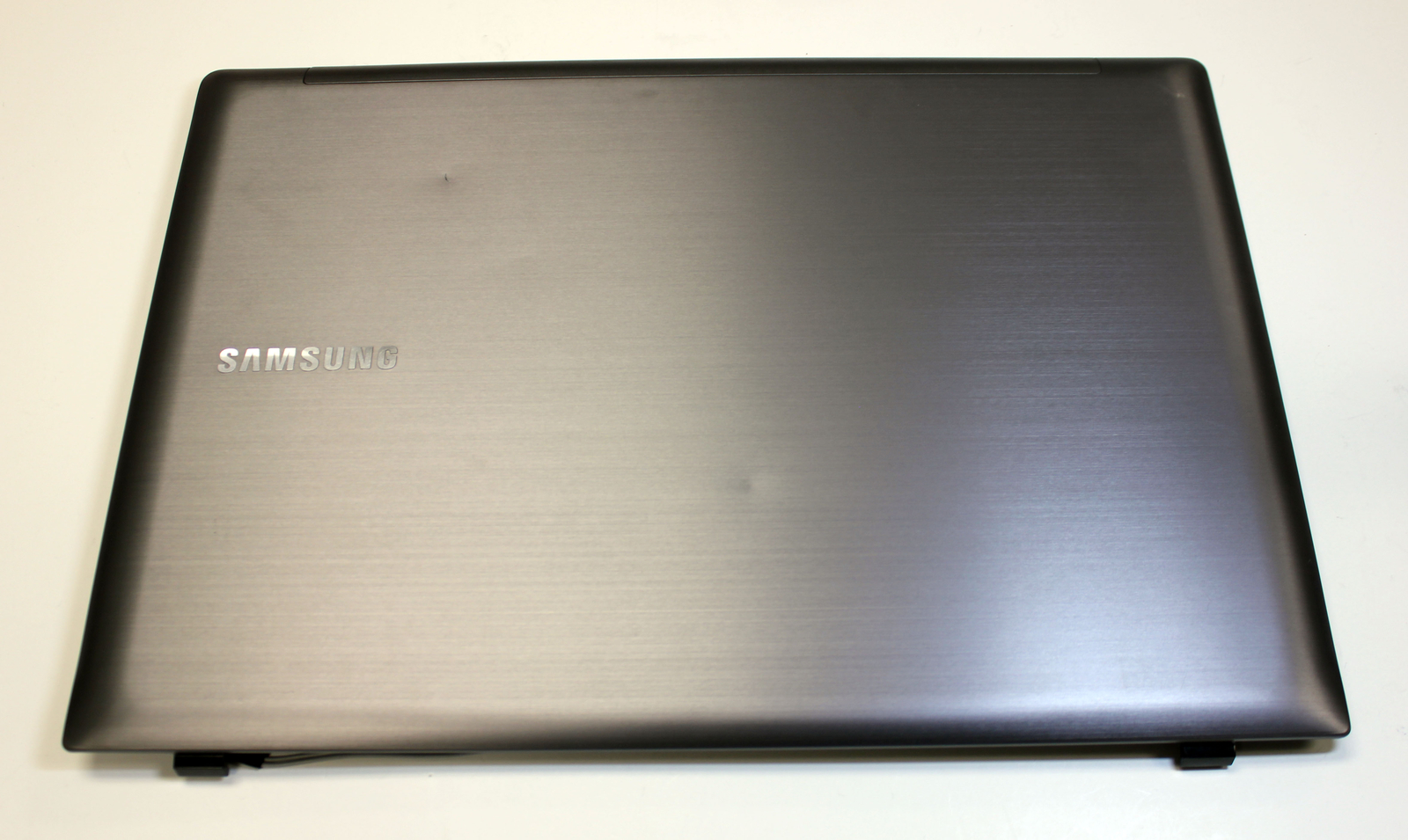 SAMSUNG NP-QX411-W01UB LCD Back Cover Top Lid BA75-03205B with Wi-Fi Cable