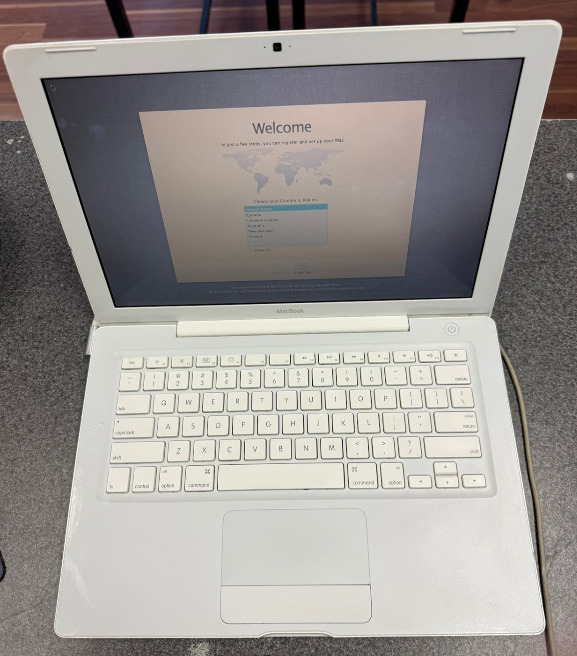 2008 Apple A1181 MacBook - C2D 2.4ghz | 2GB RAM | 160GB HDD | Chrg | Lion