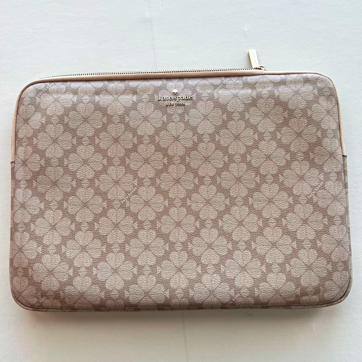 Kate Spade New York 13 in Leather Sleeve Case Beige Floral Zip Closure