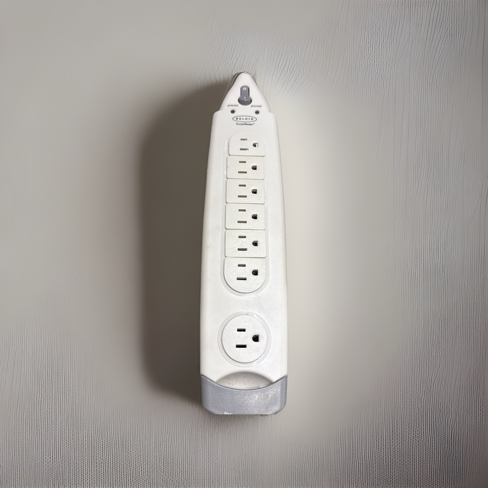 BELKIN F9H710-12 12 Feet 7 Outlets 1045 SurgeMaster Home Series