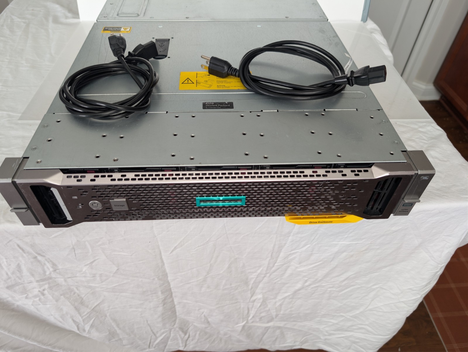 HPE D3700 25-Bay SFF SAS Enclosure QW967A + H241 HBA 25 Caddies Dual PSU