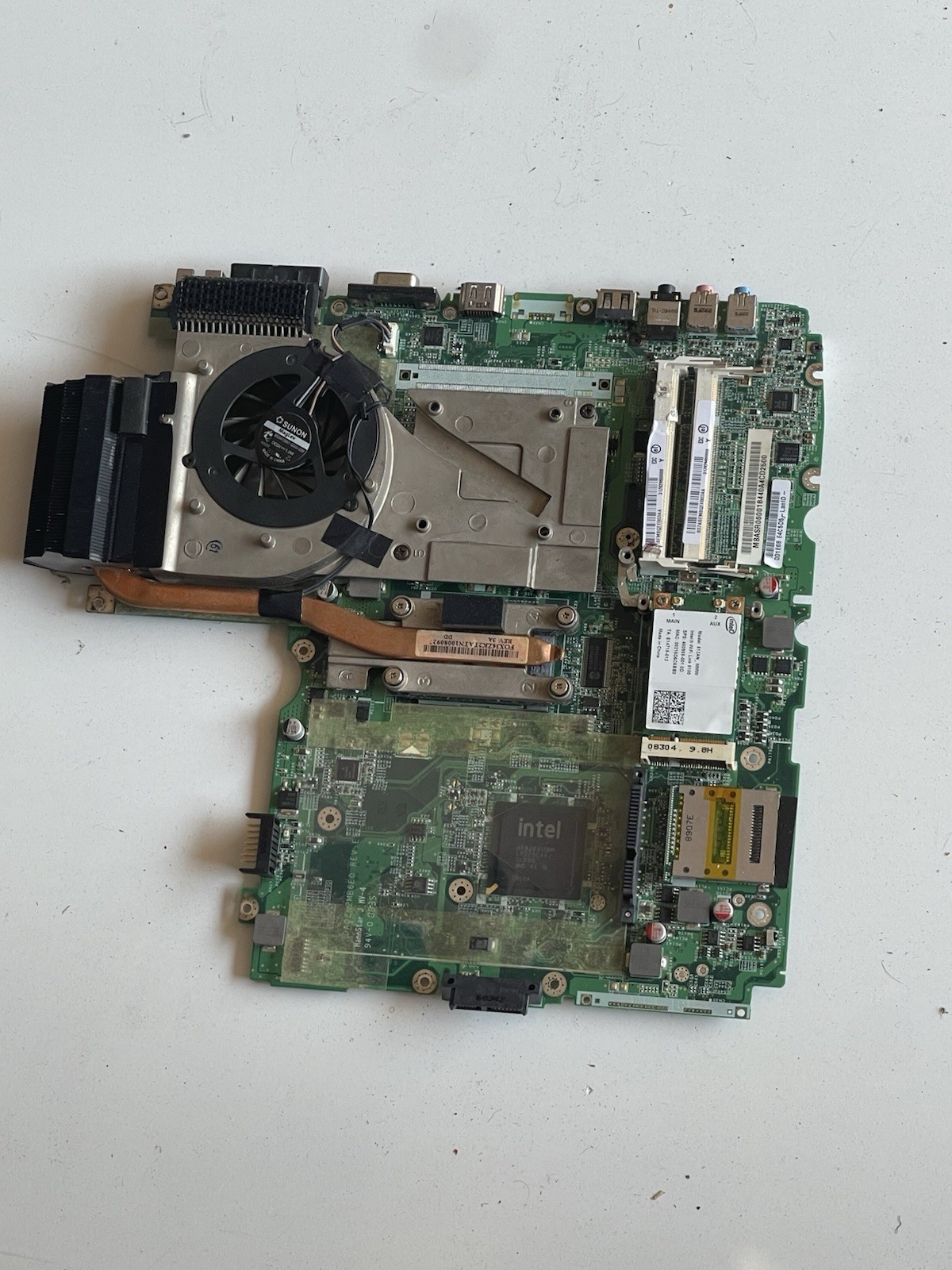 Vintage Lenovo ThinkPad laptop motherboard sold FOR PARTS ONLY / REPAIR.