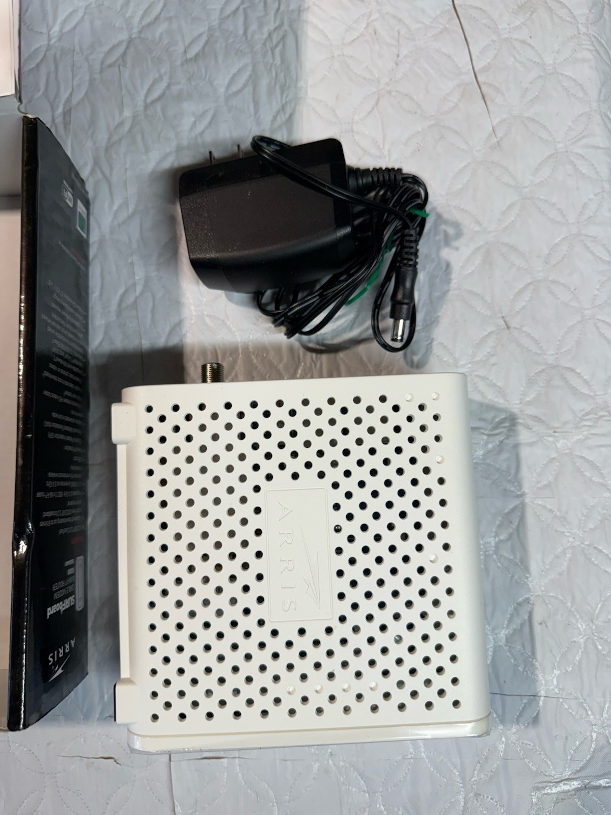 Arris SURFboard SBG6400 DOCSIS 3.0 Modem Wifi Router. Tested works