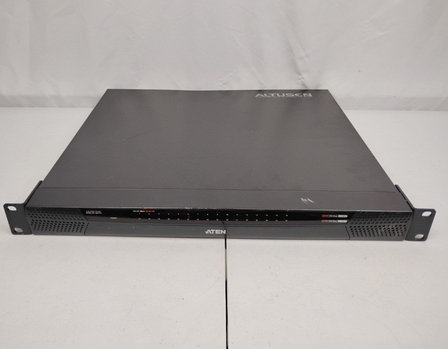 ATEN Altusen KN2132 32-Port CAT 5 KVM Switch