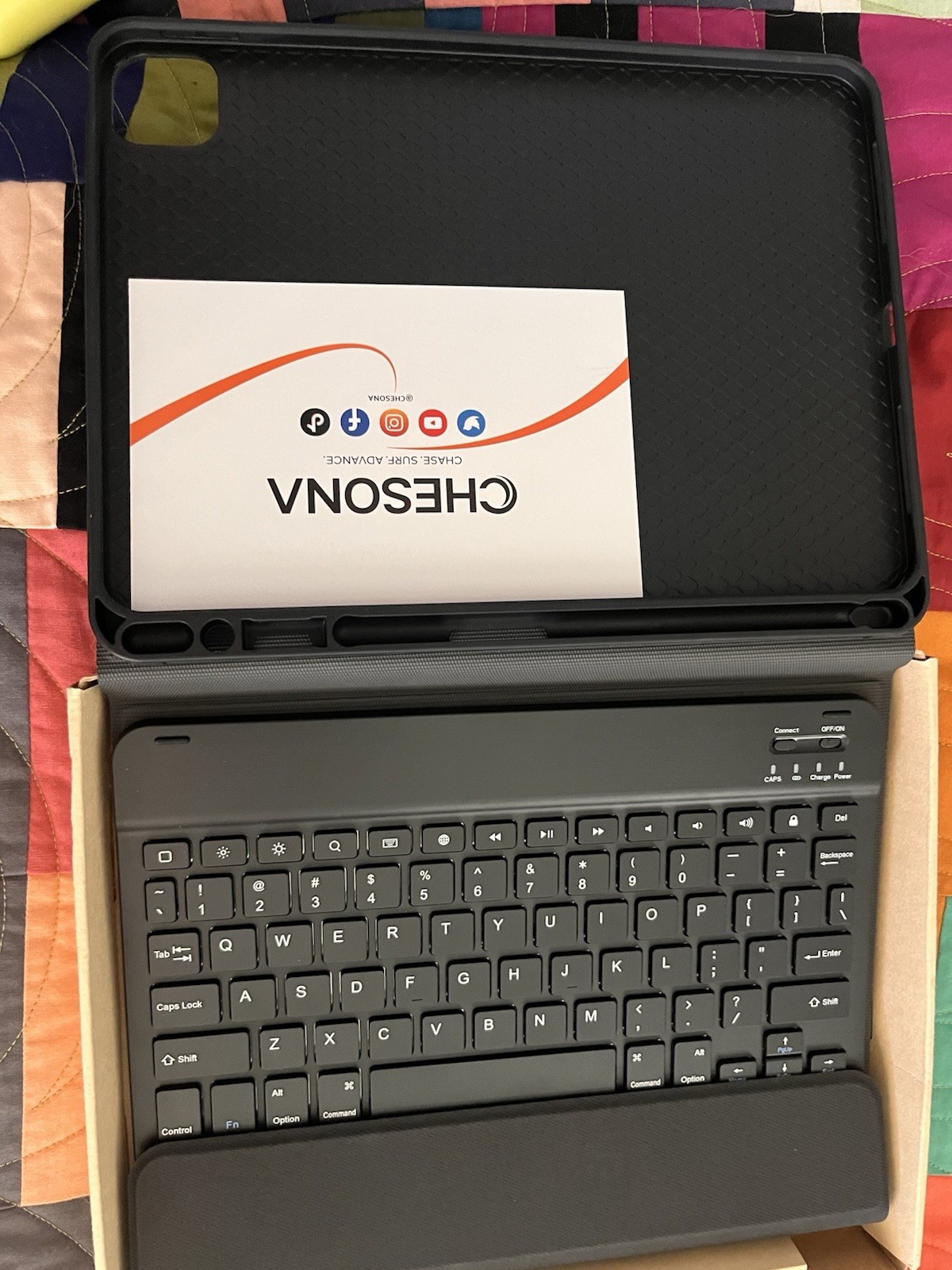 CHESONA Bluetooth Wireless Keyboard Folio Case with Cover - Black