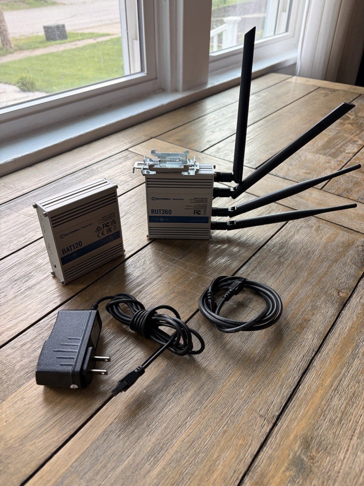 Teltonika Networks RUT360 Unlocked LTE Router w/ Antennas & BAT120 Backup