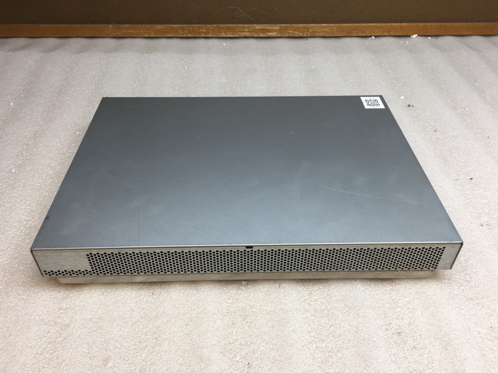 Brocade 300 80-1001434-05 24-Port Fiber Channel Switch