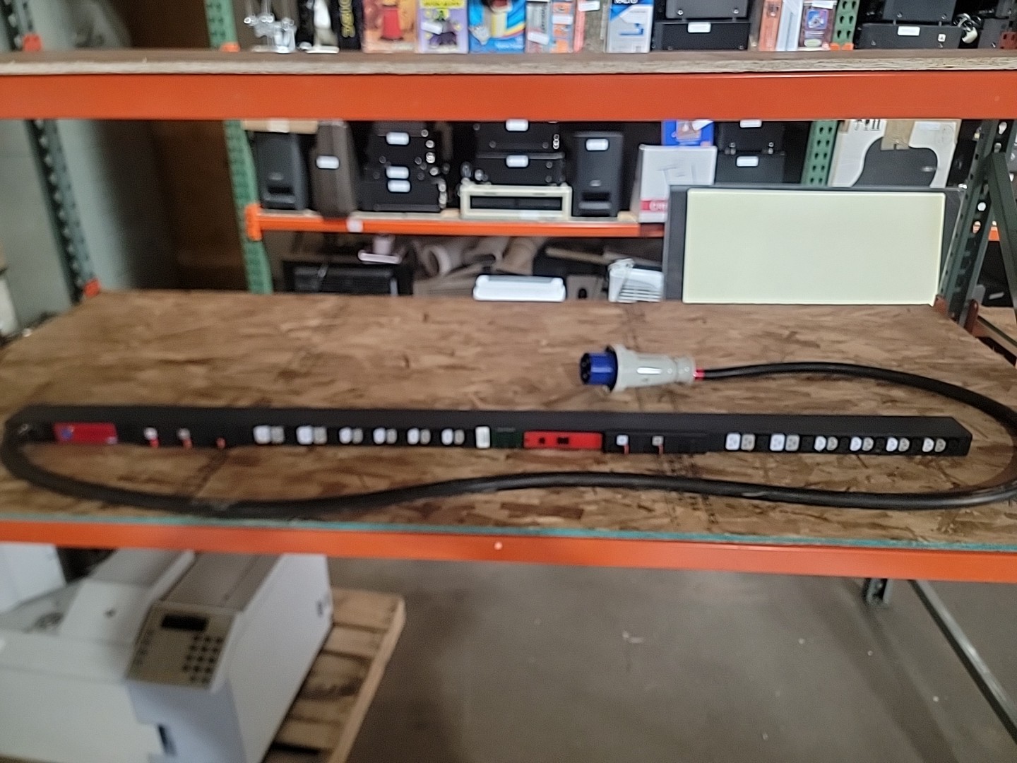 Sentry Switched Cabinet Distribution Unit CL36CA-DQME2566/ATT