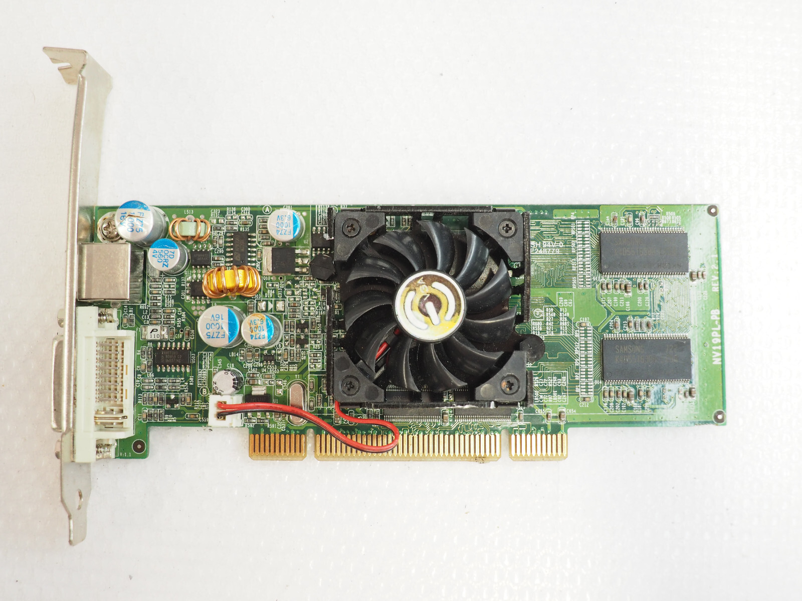 EVGA NVIDIA e-GeForce FX 5200 128-P1-N309-LX 128MB DDR SDRAM PCI Graphics Card
