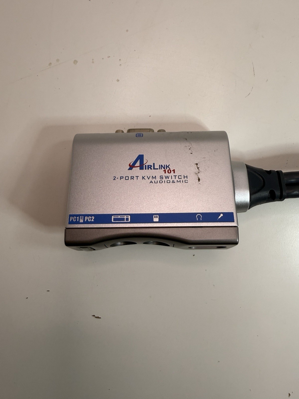 AirLink101 2-Port PS/2 VGA KVM Switch w/ Audio & Mic (D1)