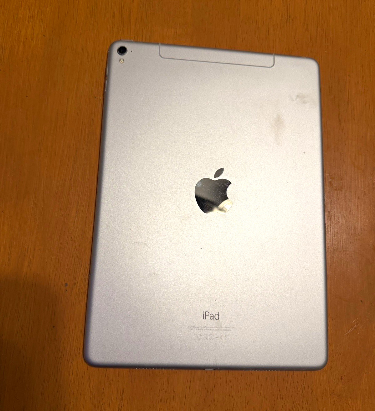 Apple iPad 9.7in 32GB Silver iOS Tablet Wi-Fi Bluetooth Verizon MLRV2LL/A