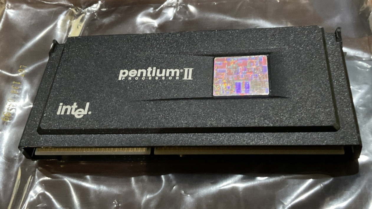 Intel Pentium II MMX Tech. 233MHz 6 Core Slot 1 Processor "as is" Not Tested