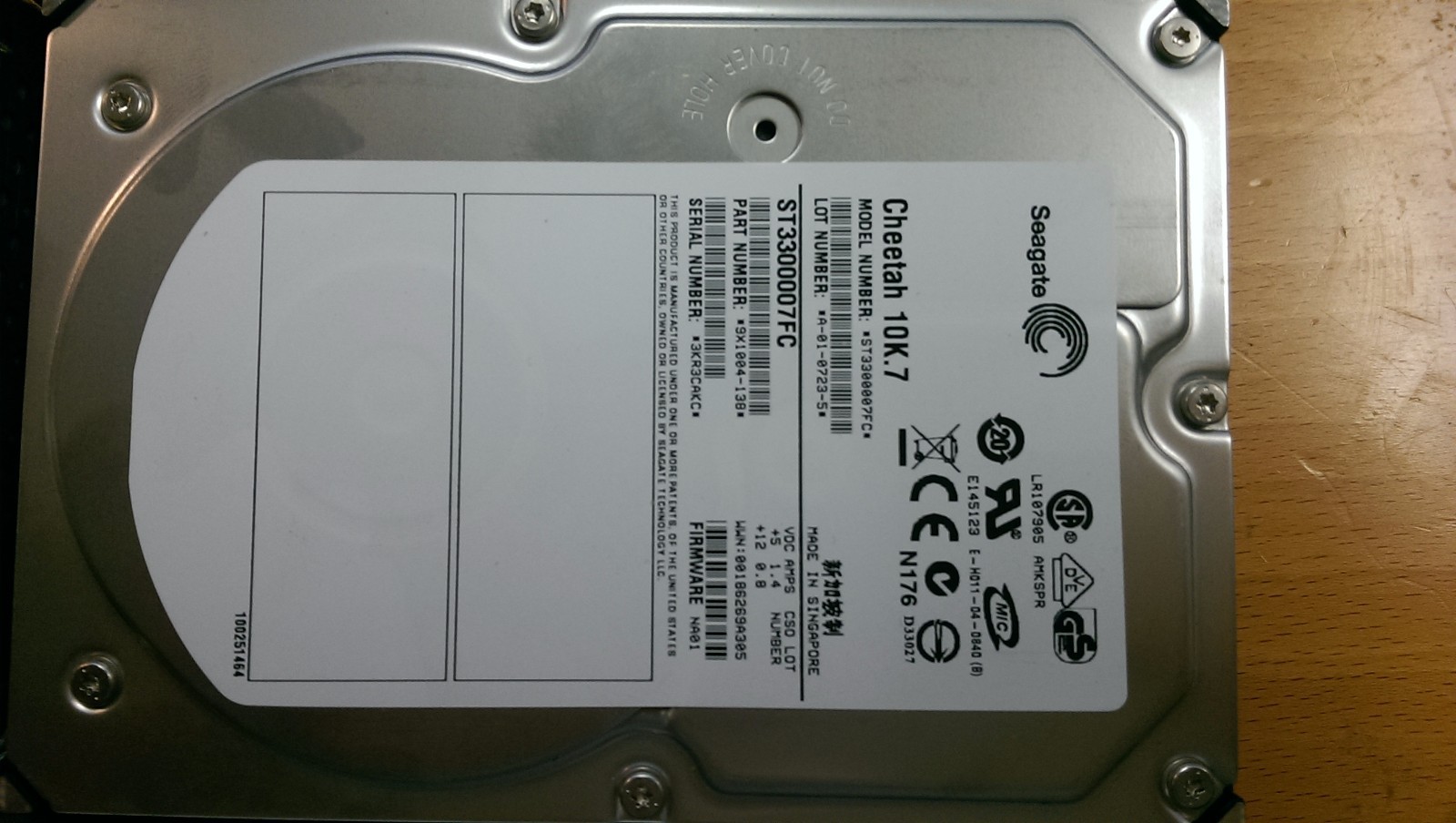 Seagate ST3300007FC 300GB 10K 8MB FC Fibre Channel Hard Disk Drive