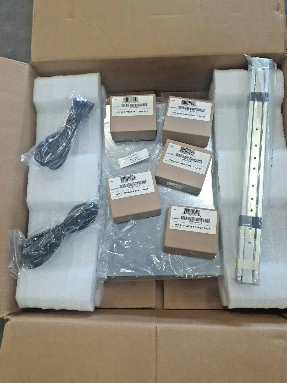 *NEW* QLogic (31249-03A) Sanbox 3602, 20-Ports, FC Switch w/ 20 each 4G GBIC's