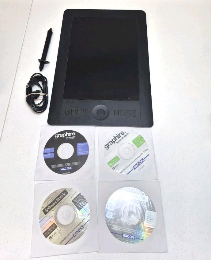 Wacom PTH651 Intuos Pro Pen and Touch Tablet - Black, ""NO BATTERYS INCLUDED "