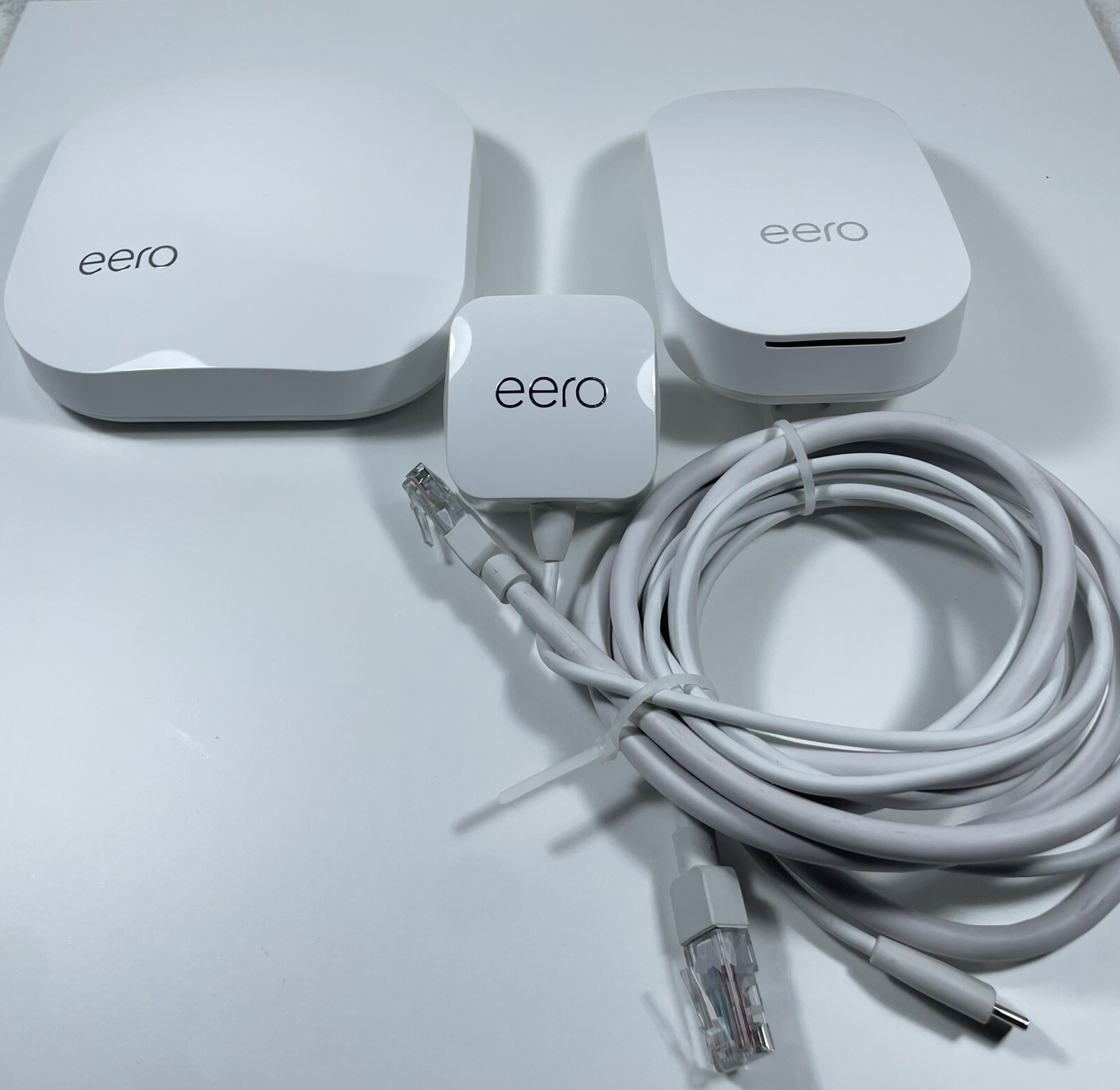 Eero Pro and Eero Beacon Models B010001 & D010001 Mesh Router System & Cables