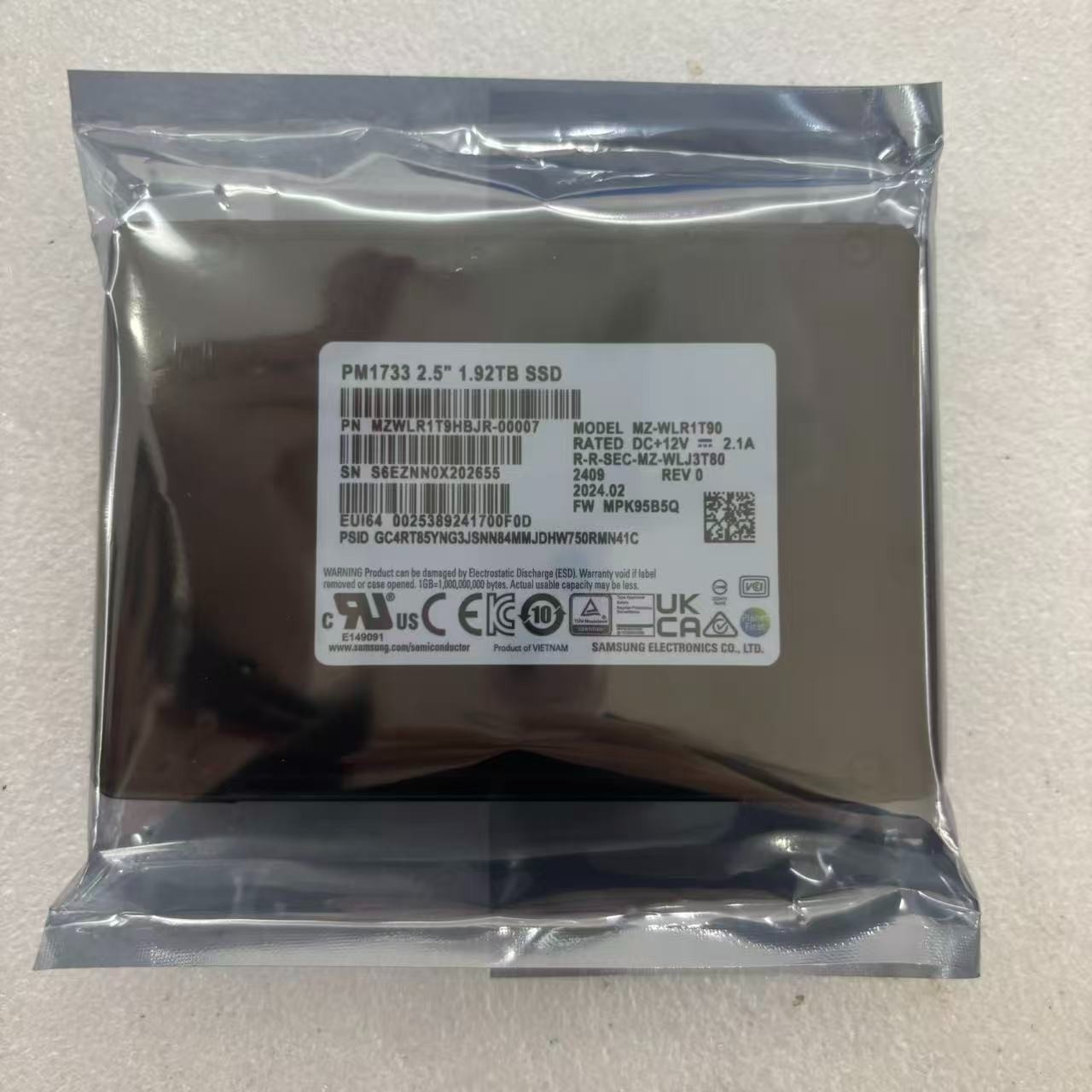 Samsung MZWLR1T9HBJR-00007 MZ-WLR1T90 PM1733 NVMe 1.92TB 2.5 in SSD Hard Drive