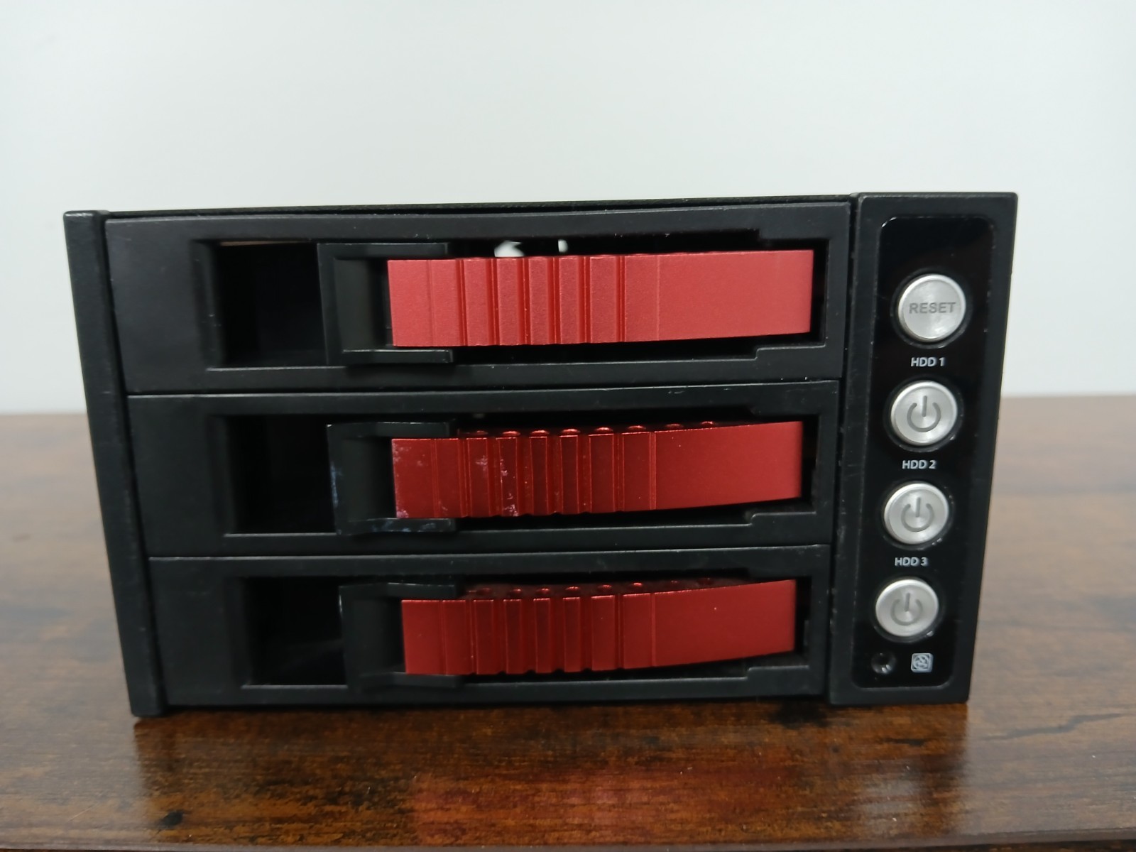 iStarUSA BPU-230SATA 3-Bay 3.5" SATA/SAS Hot Swap Drive Cage w/ Trays