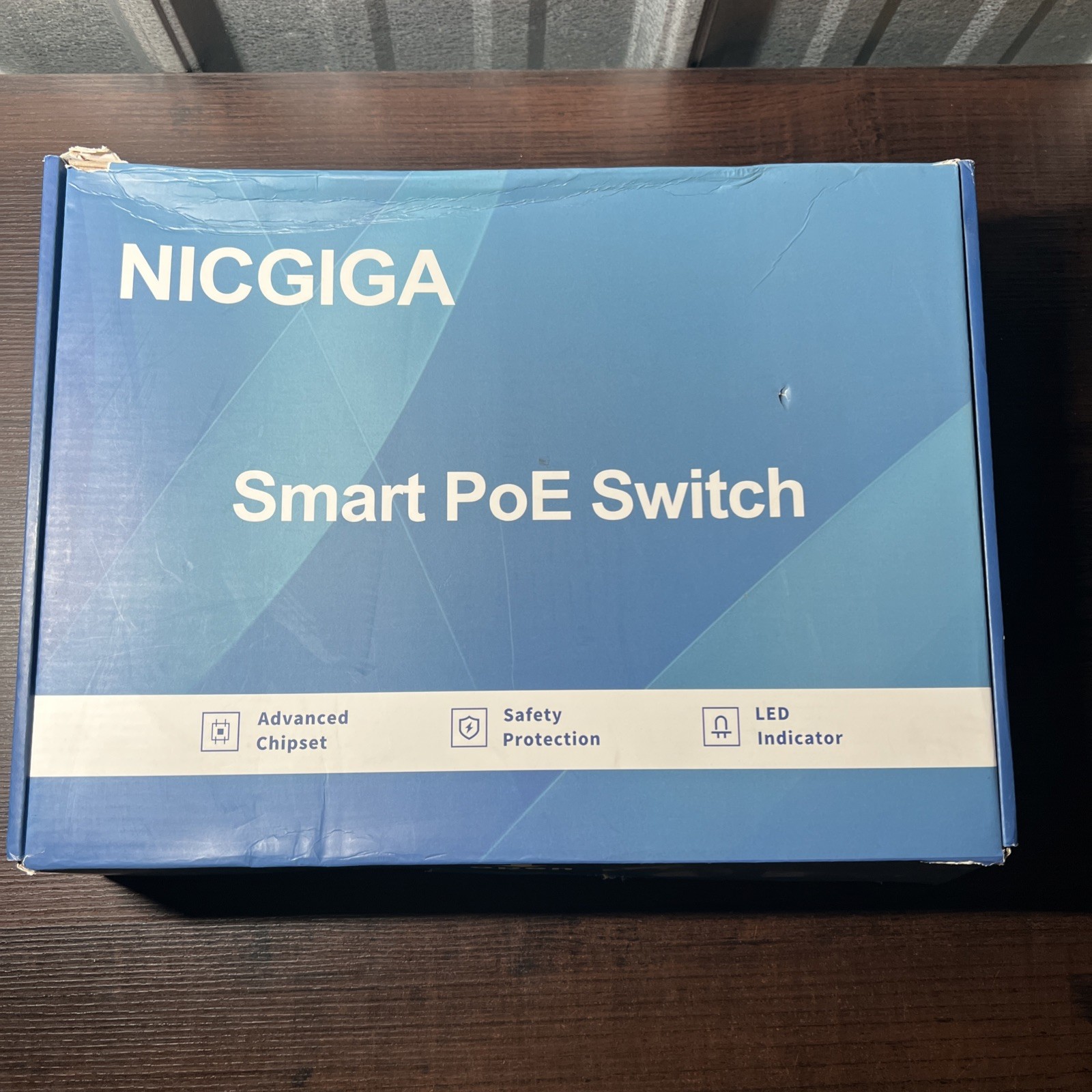 NICGIGA 26-Port Ethernet PoE Switch PoE Link Transmits Data / Power Over Cable