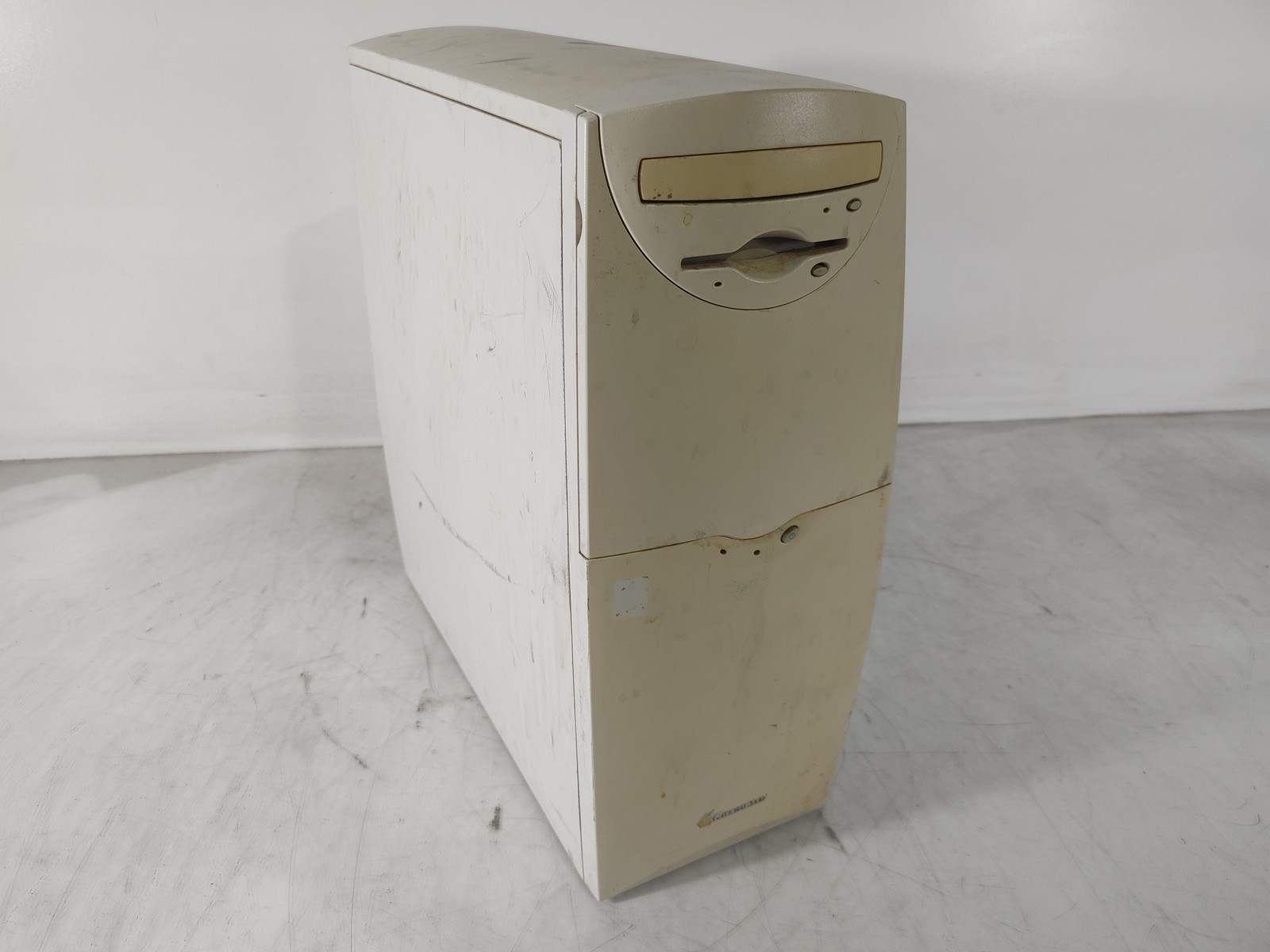 Vintage Gateway 2000 GP6-300 Intel Pentium II 300 MHz 192 MB SDRAM Desktop