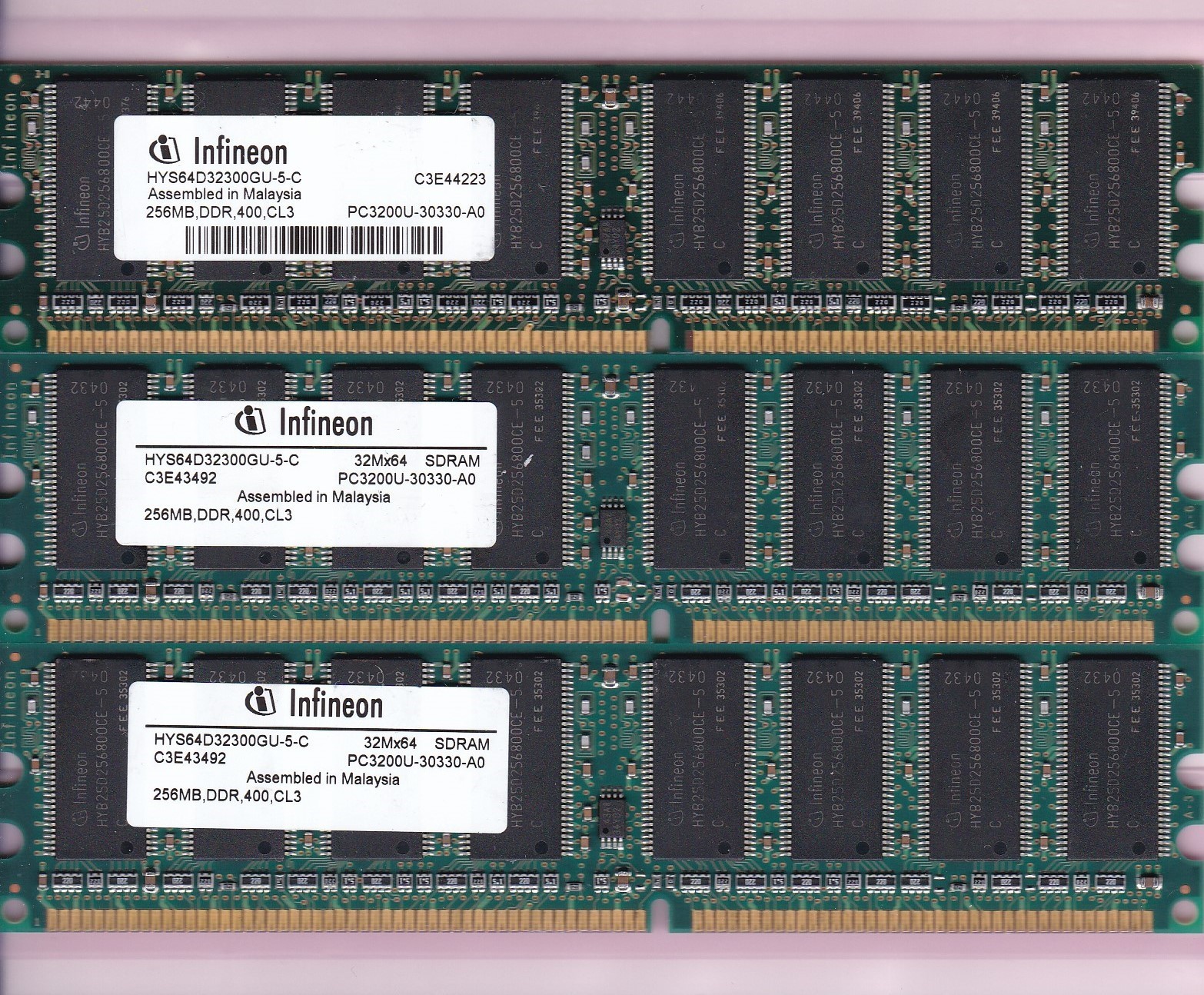 768MB 3x256MB PC-3200 INFINEON HYS64D32300GU-5-C DDR-400 DDR1 CL3 Ram Memory KIT