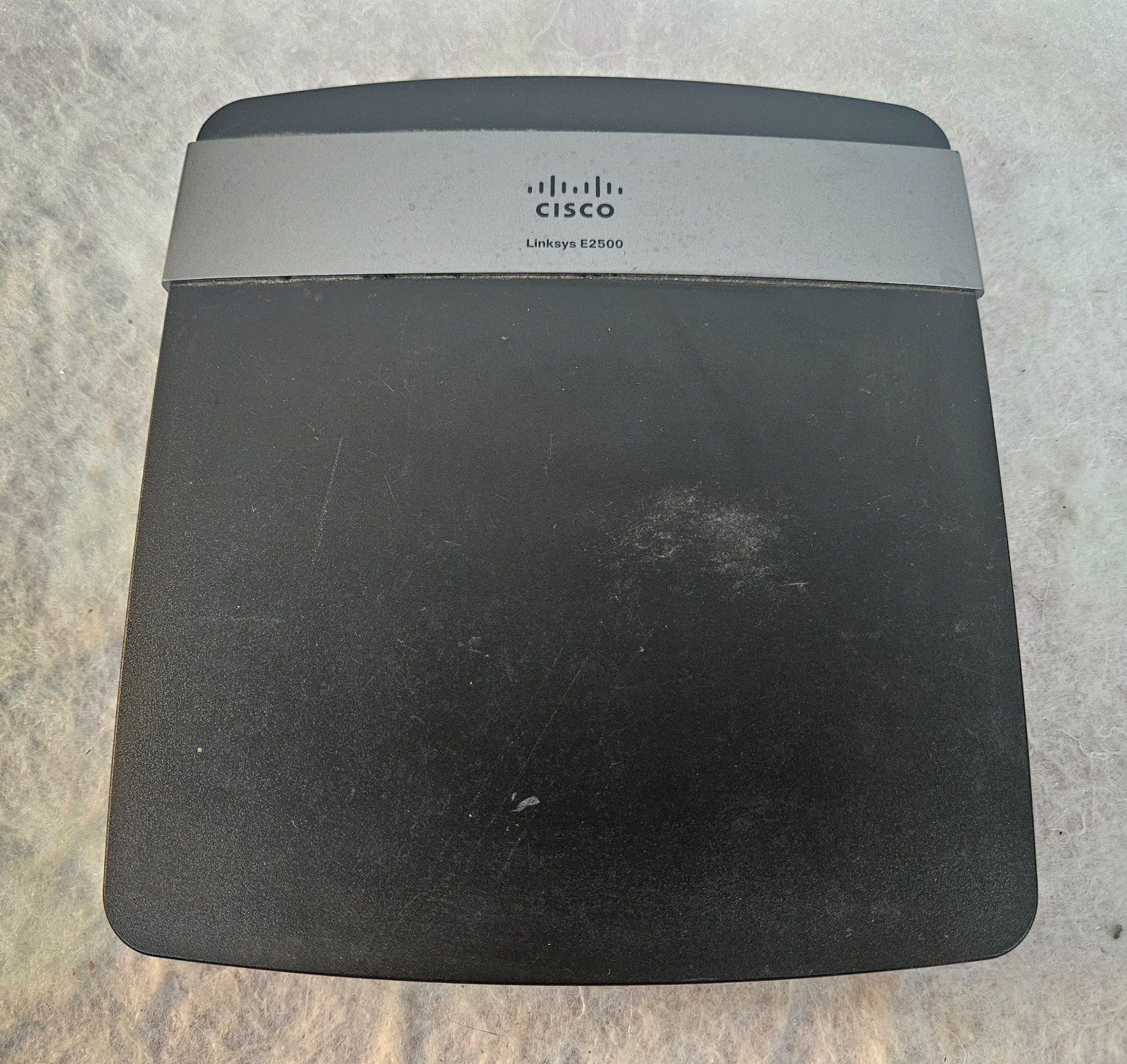 Cisco Linksys EA2700 300 Mbps 4-Port Gigabit Wireless N Router WORKS