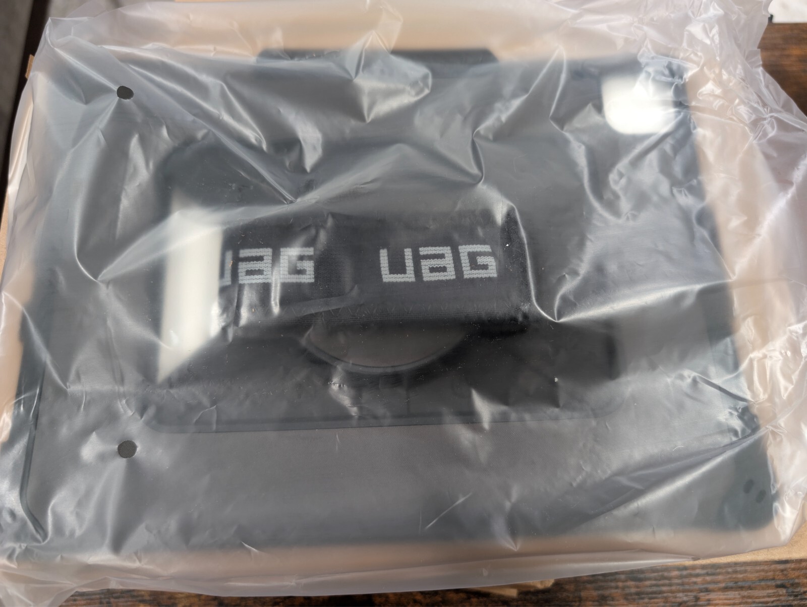 New UAG Metropolis Case with Hand Strap for iPad Pro 11" (5th Gen, 2024 M4)